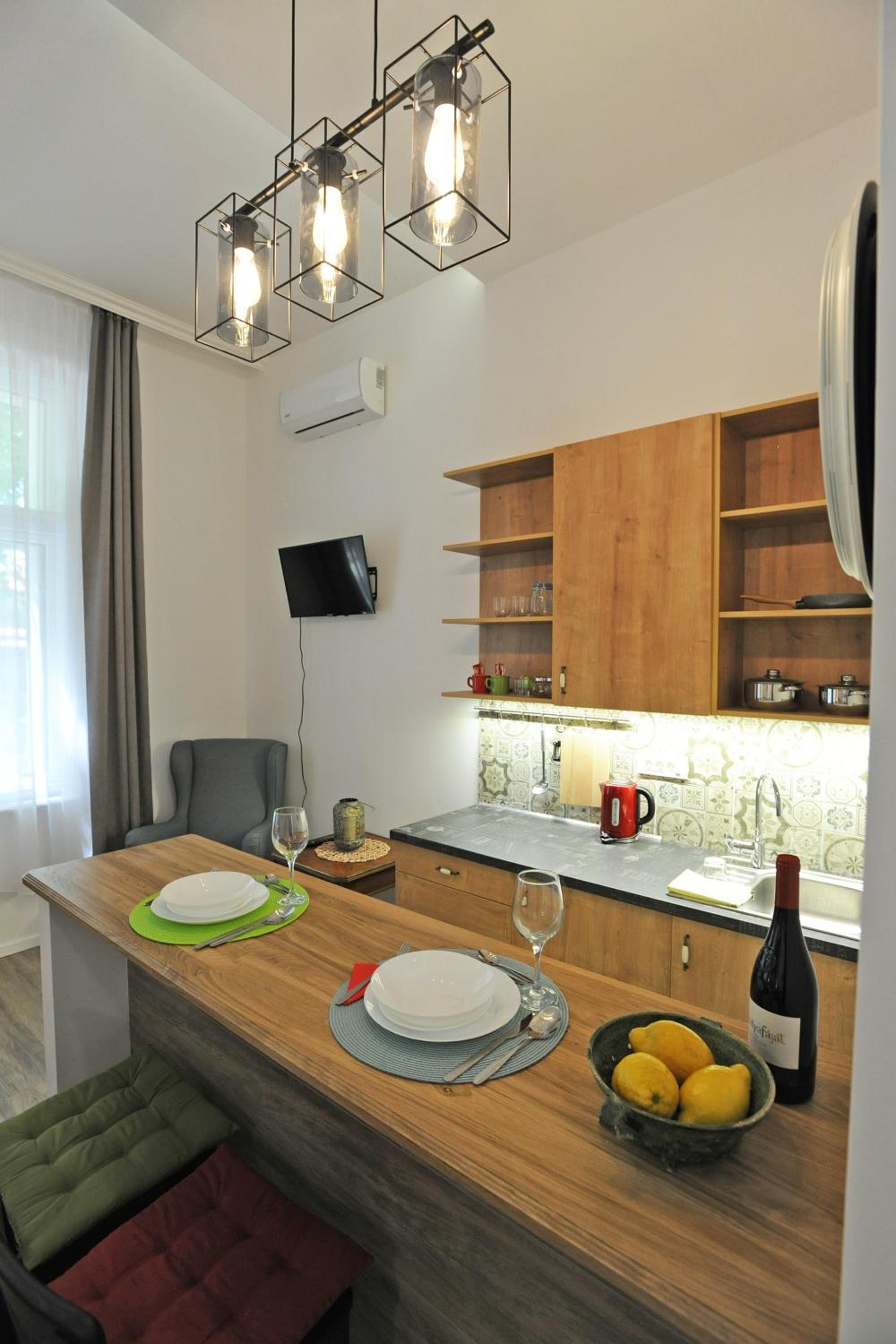Studio Apartment - Photo 14
