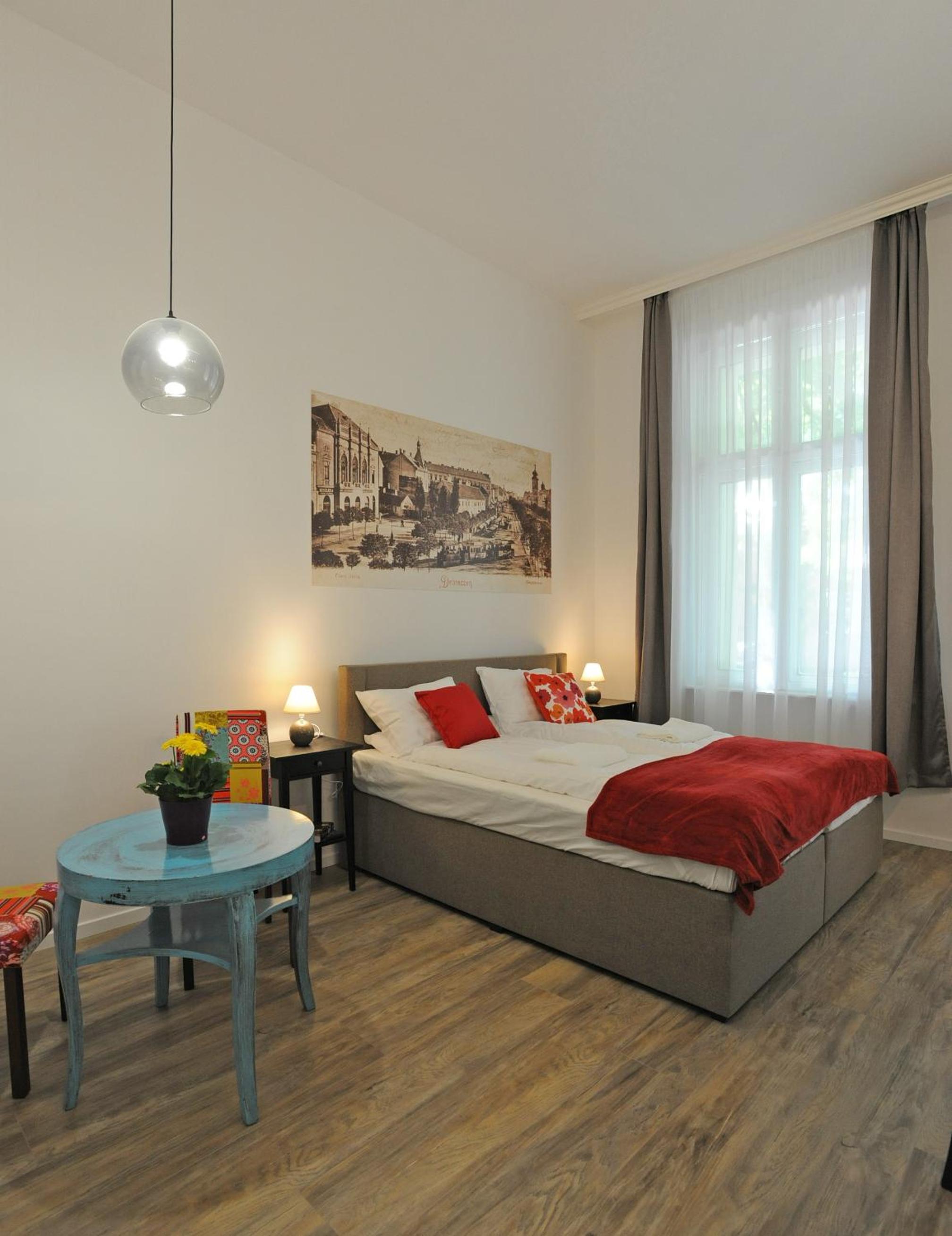 Studio Apartment - Photo 4
