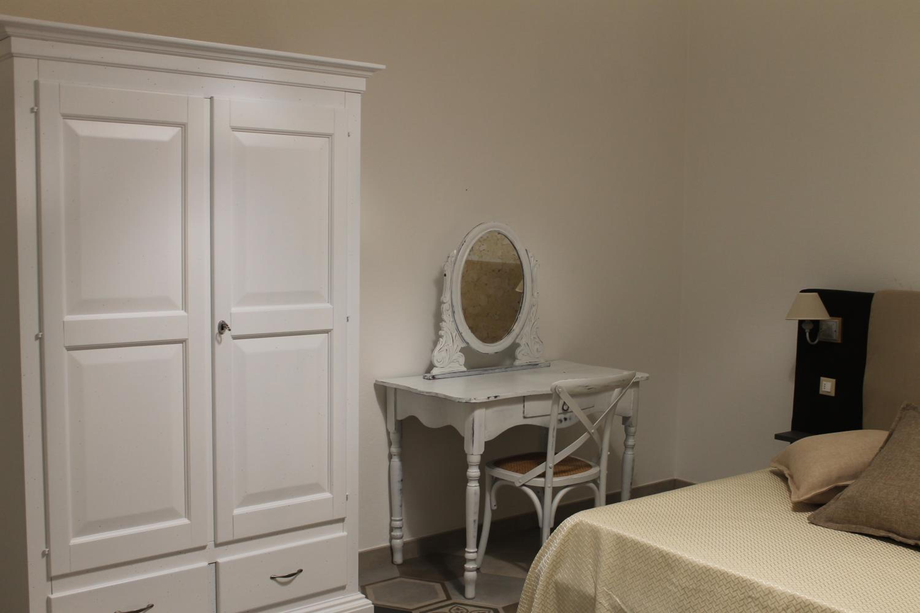 Deluxe Double Room with Extra Bed photo 2