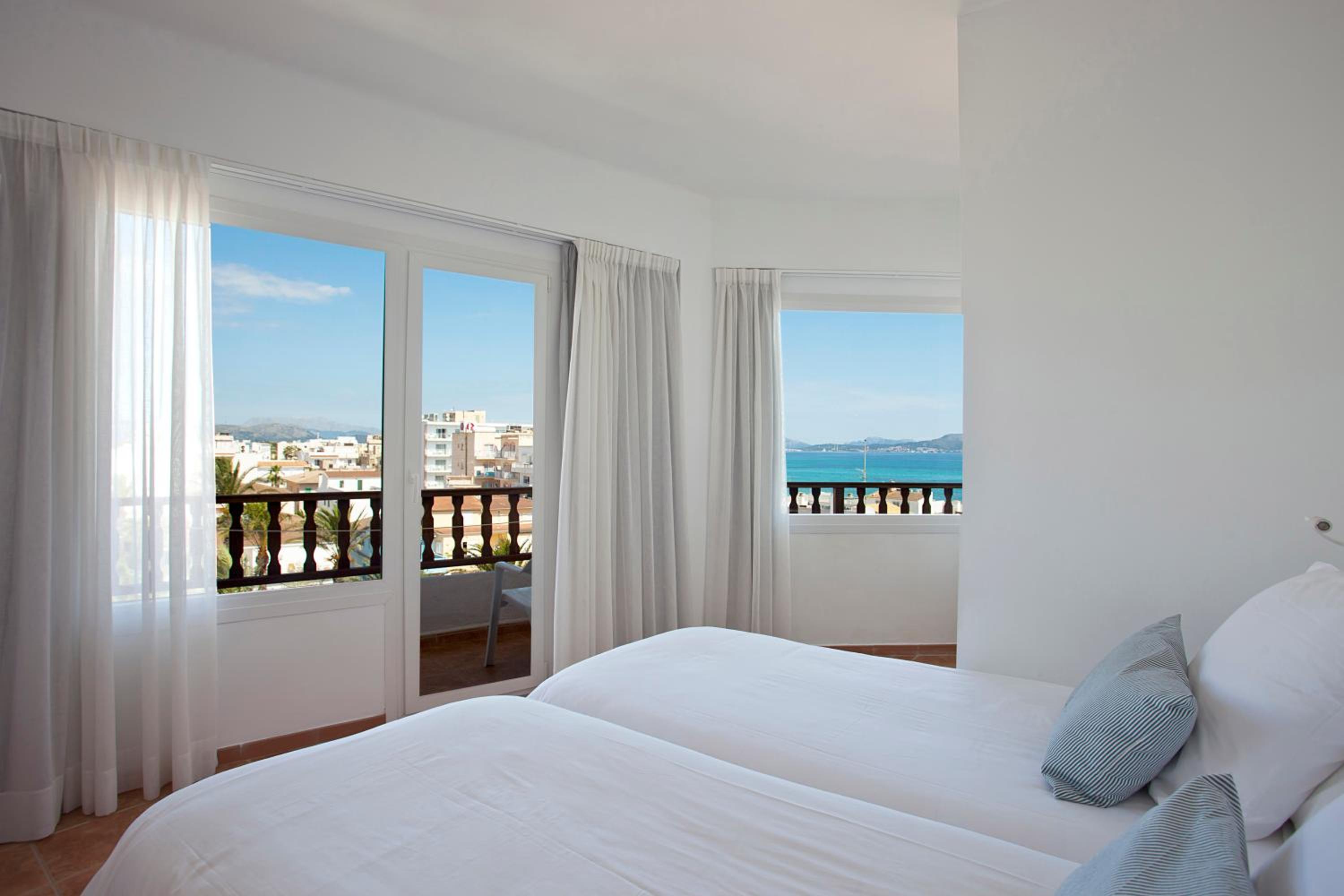 Twin Room - Photo 1