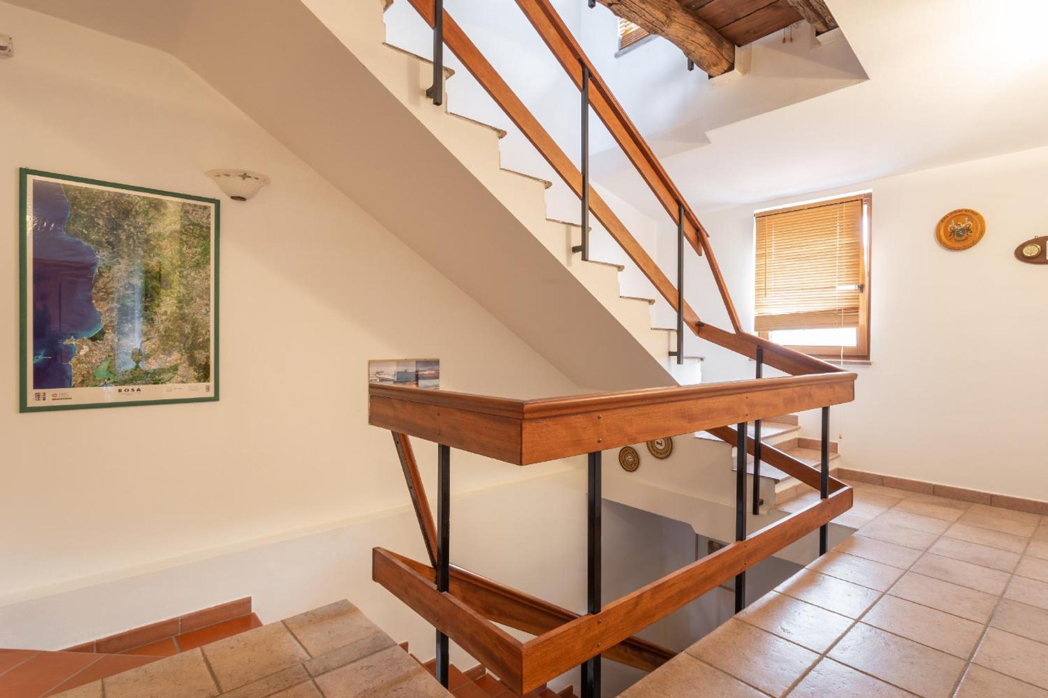 Five-Bedroom House - Photo 13