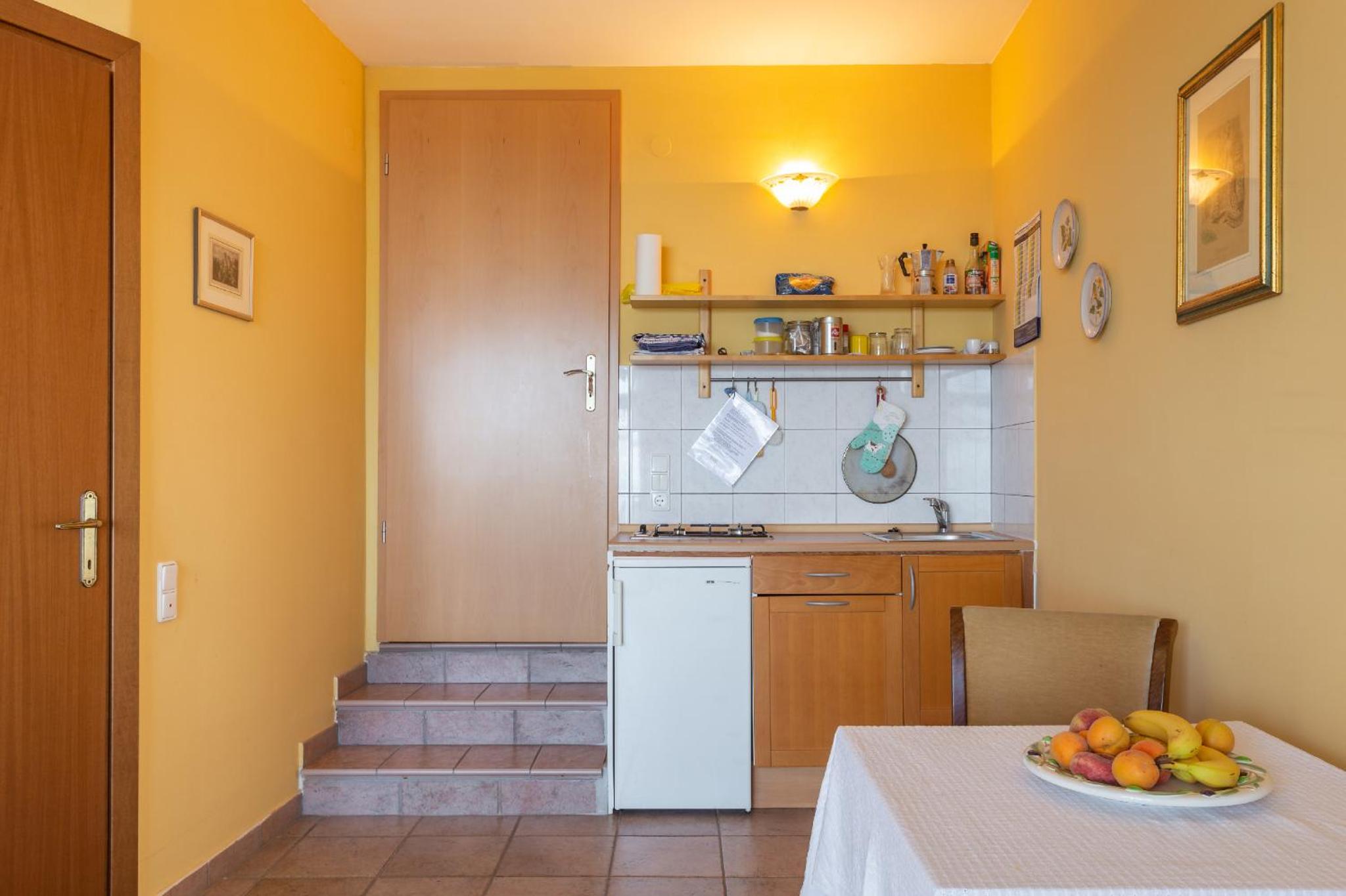 Five-Bedroom House - Photo 3