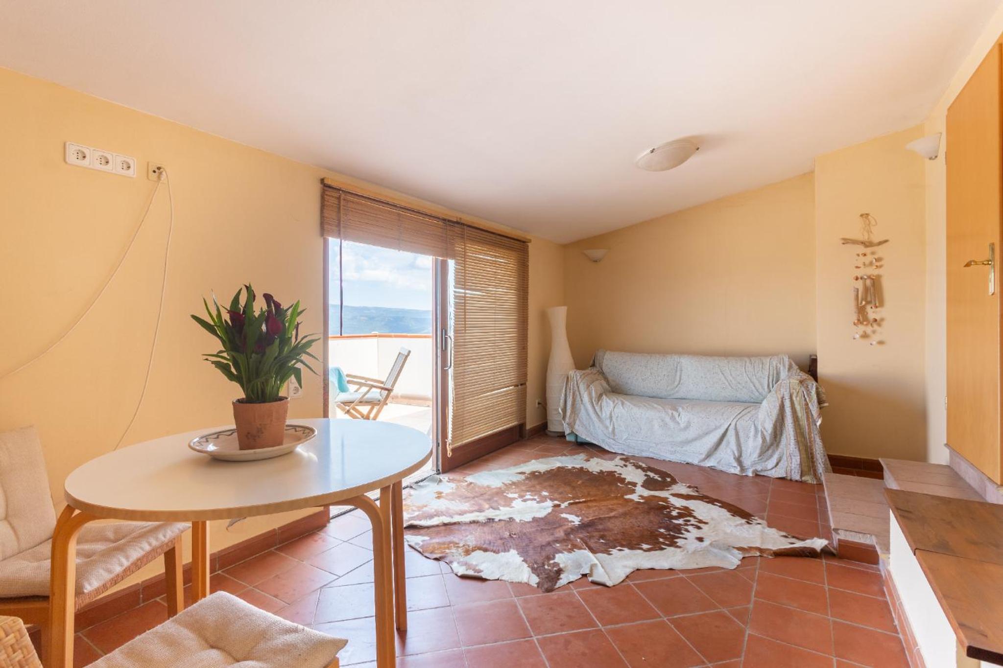 Five-Bedroom House - Photo 14