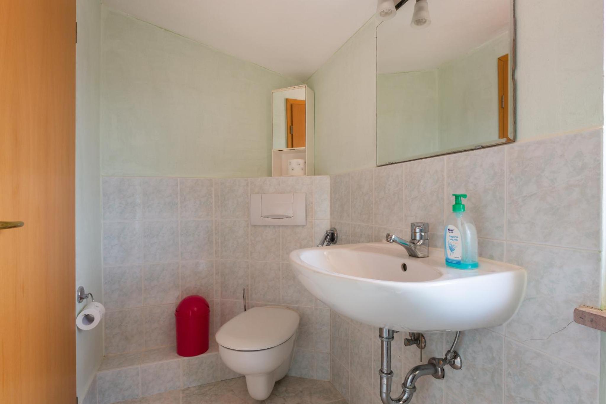 Five-Bedroom House - Photo 15