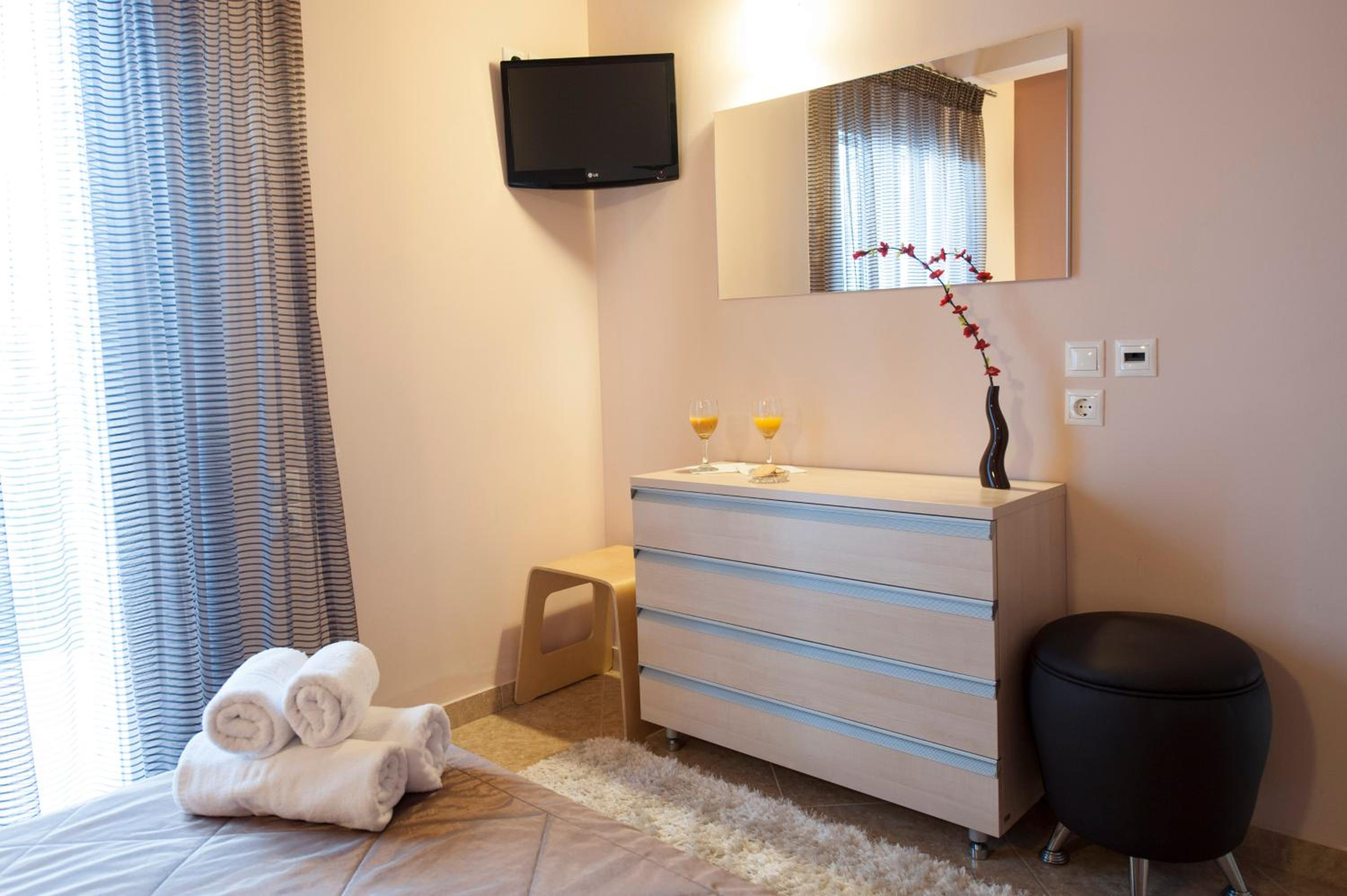 Standard Double Room - Photo 7