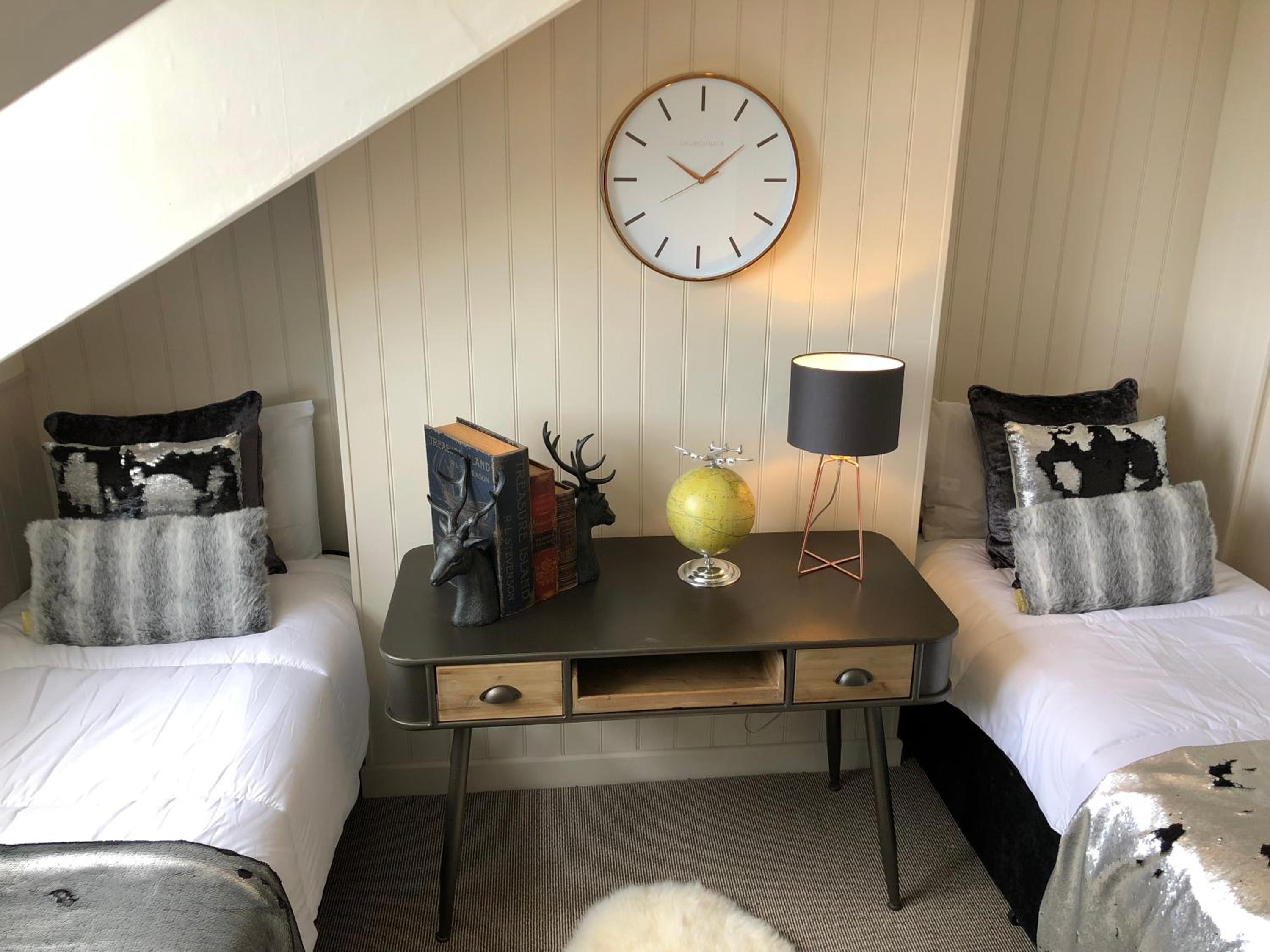 Standard Twin Room photo 2