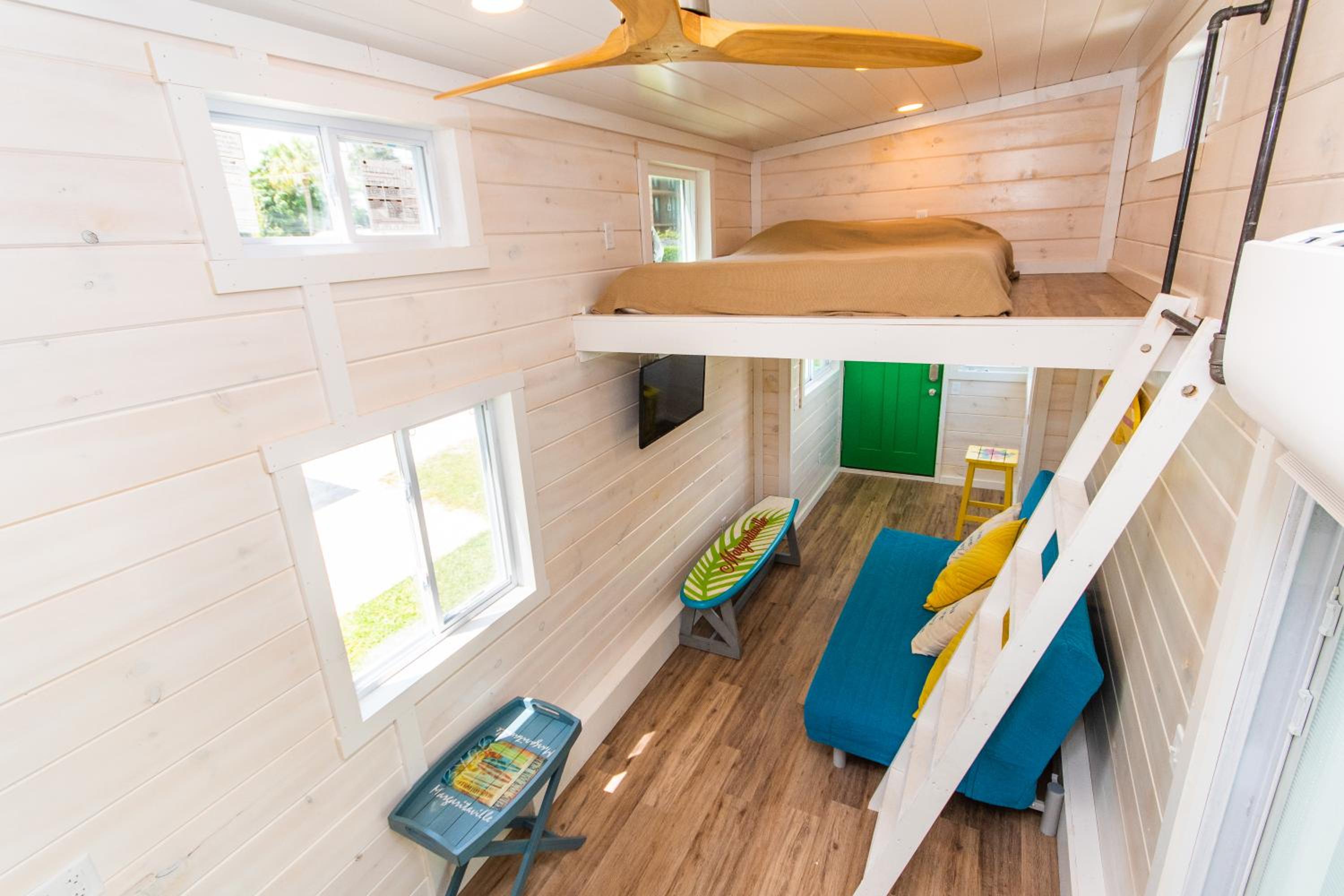 Tiny House - Green Lifeguard Stand  photo 2