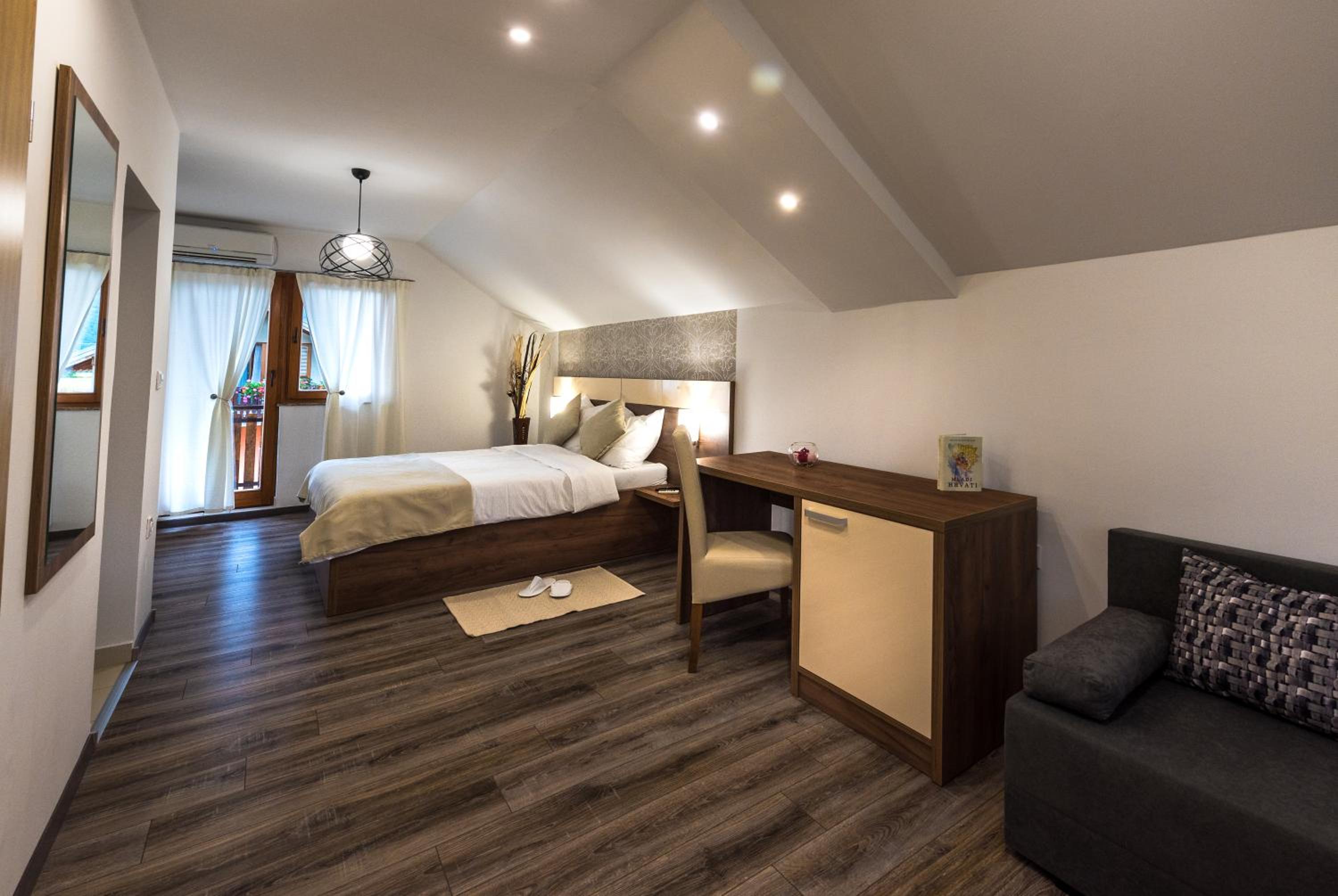 Deluxe Double Room with Balcony - Photo 2