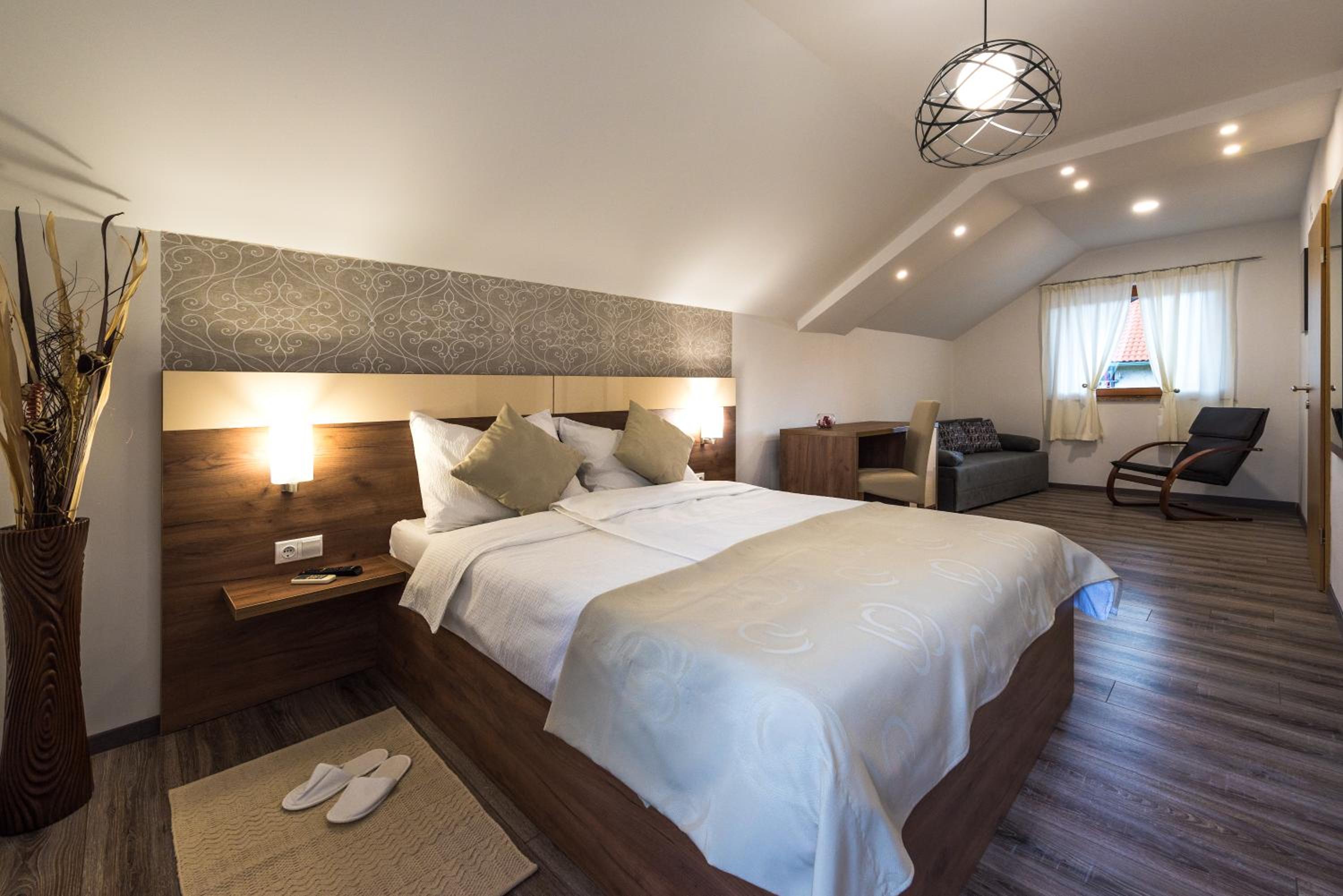 Deluxe Double Room with Balcony - Photo 3