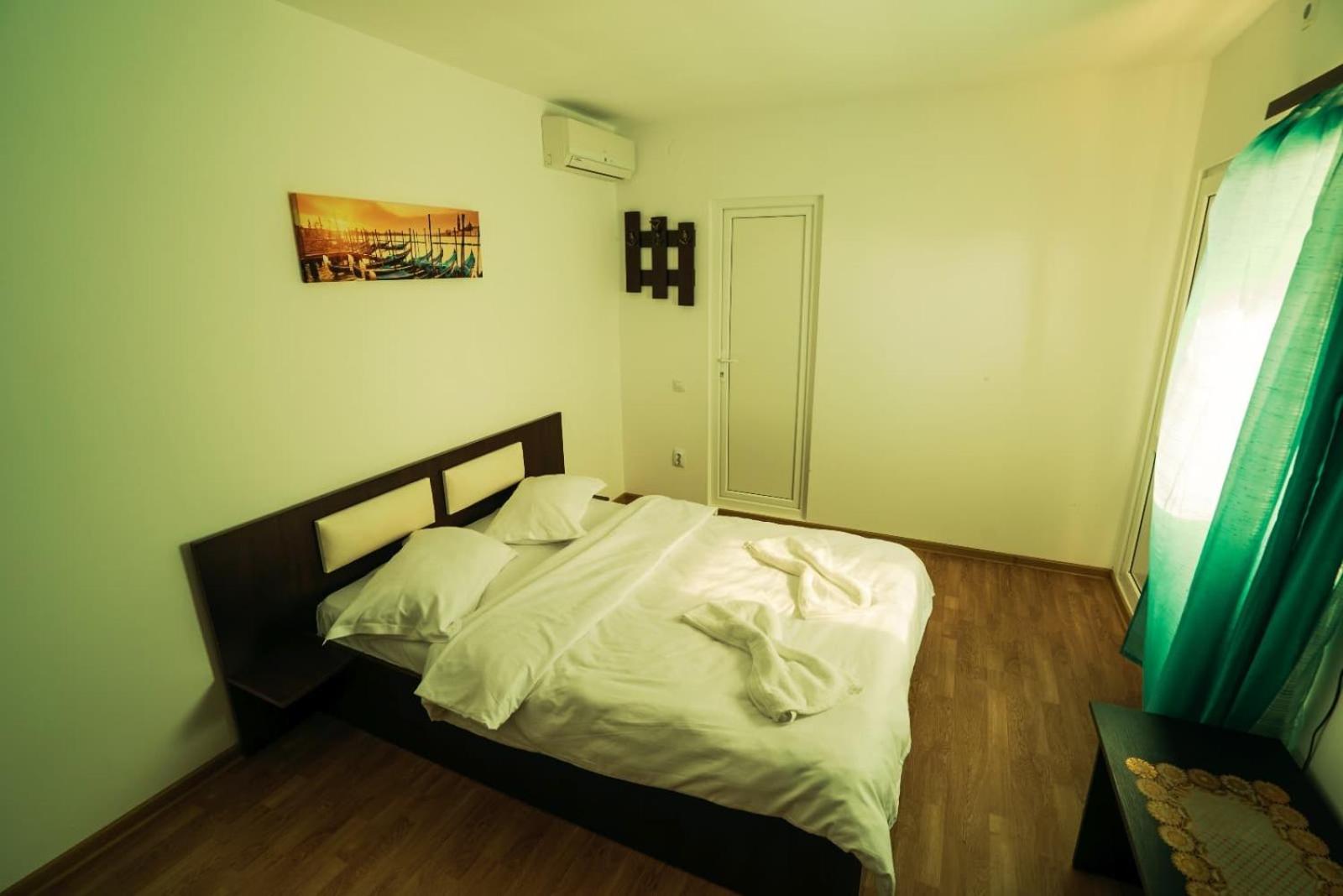 Standard  Double Room - Photo 17