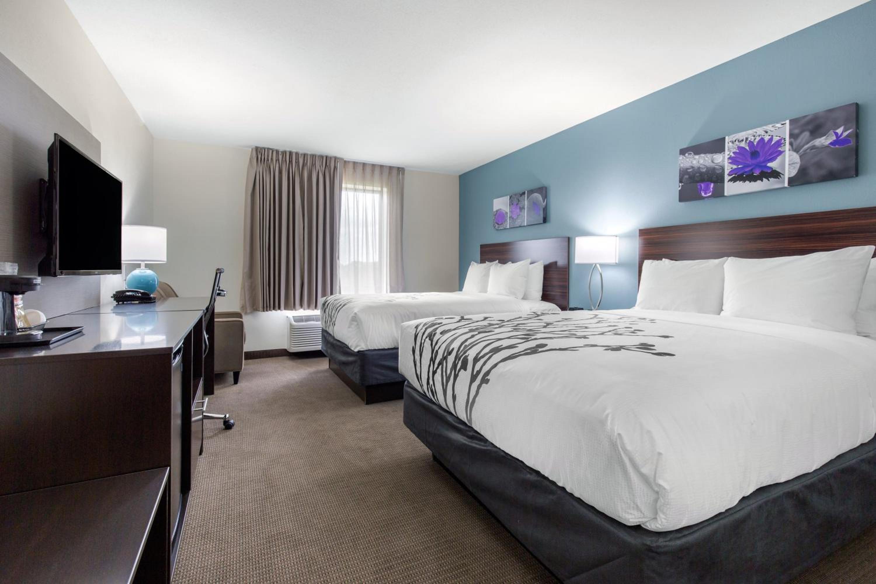 Queen Room with Two Queen Beds - Accessible/Non-Smoking  photo 2