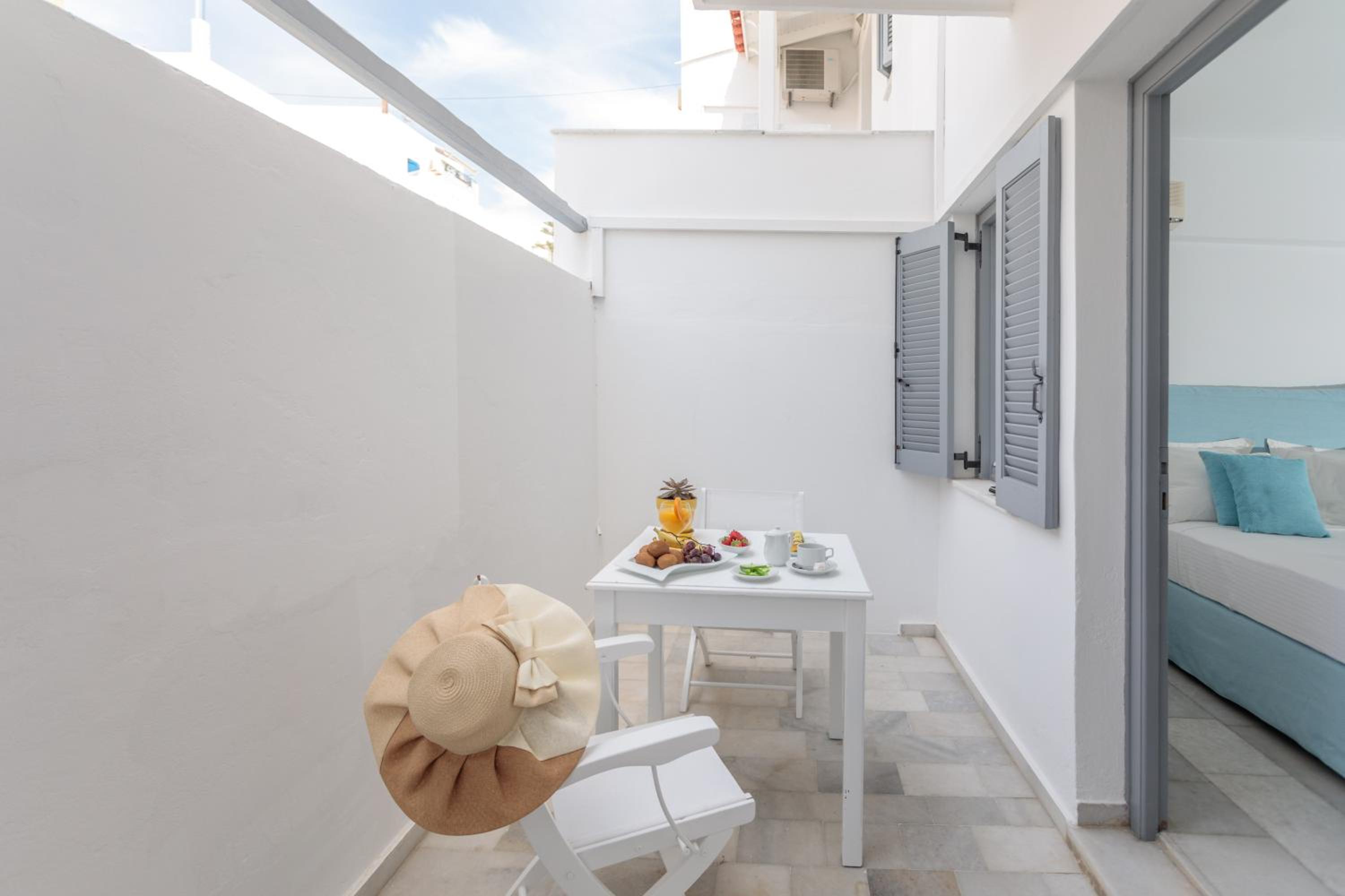Economy Studio (2 Adults) - Semi - Basement - Photo 9