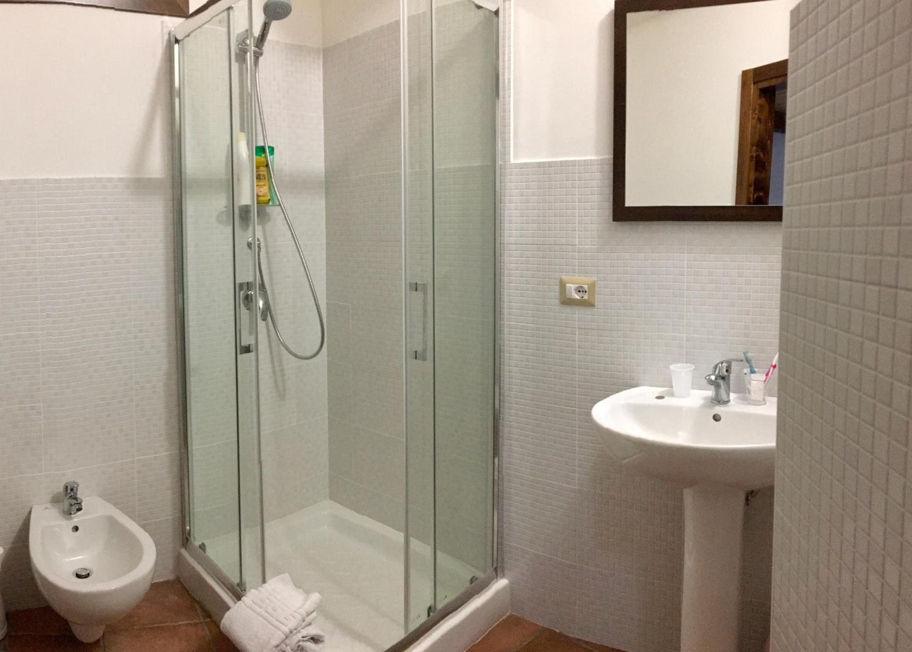 Triple Room with Private Bathroom - Photo 15