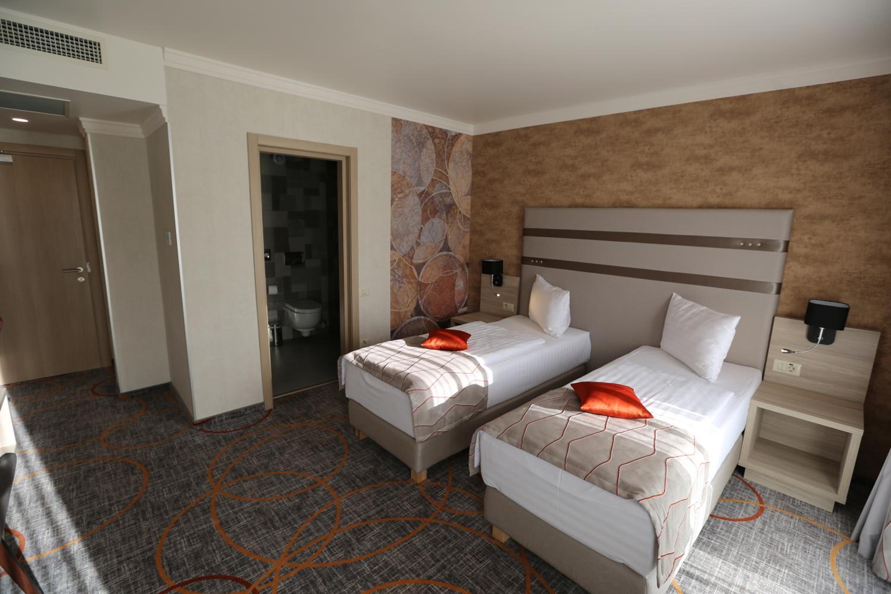 Superior Deluxe Double or Twin Room  photo 2