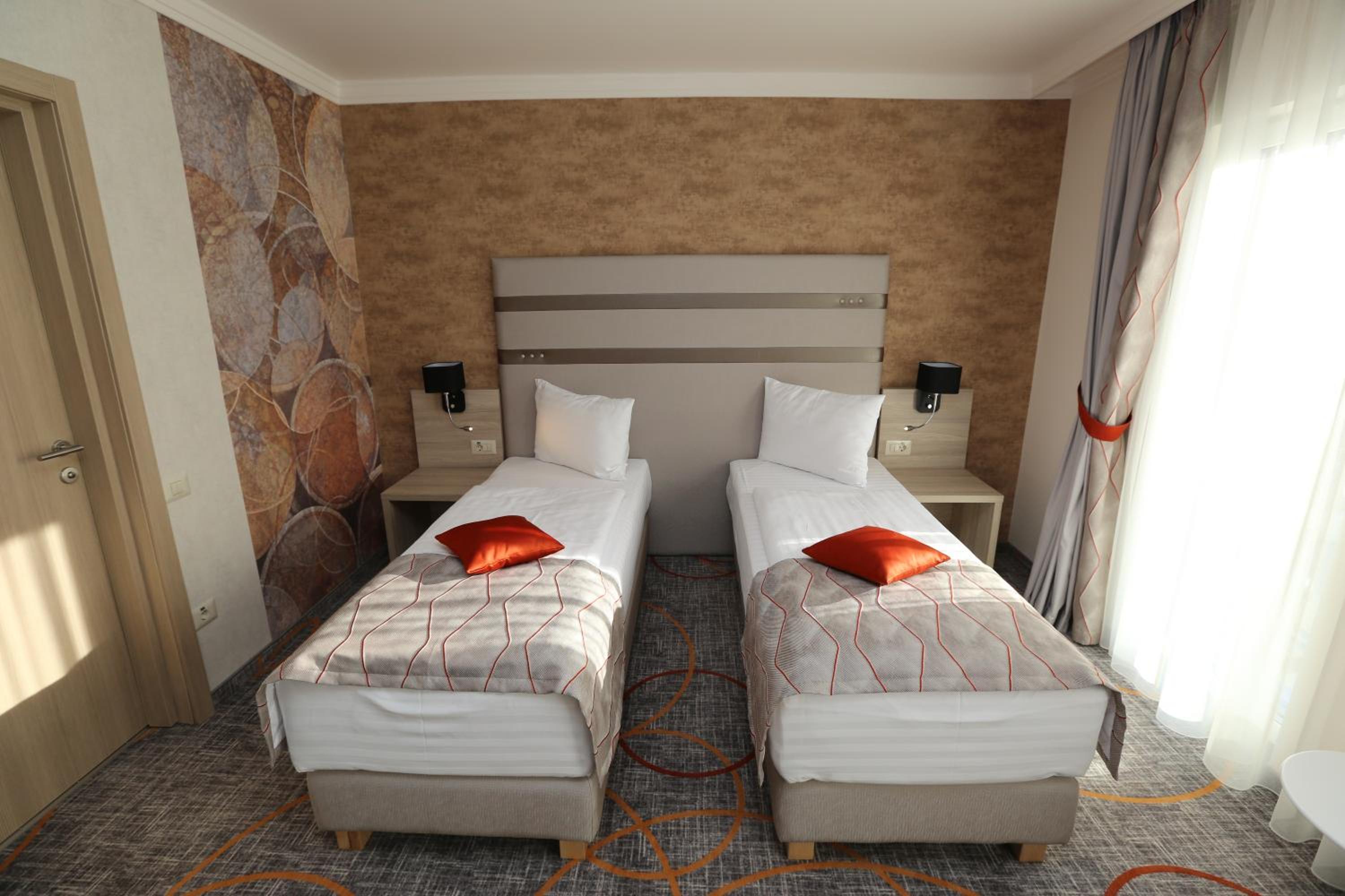 Superior Deluxe Double or Twin Room  photo 3