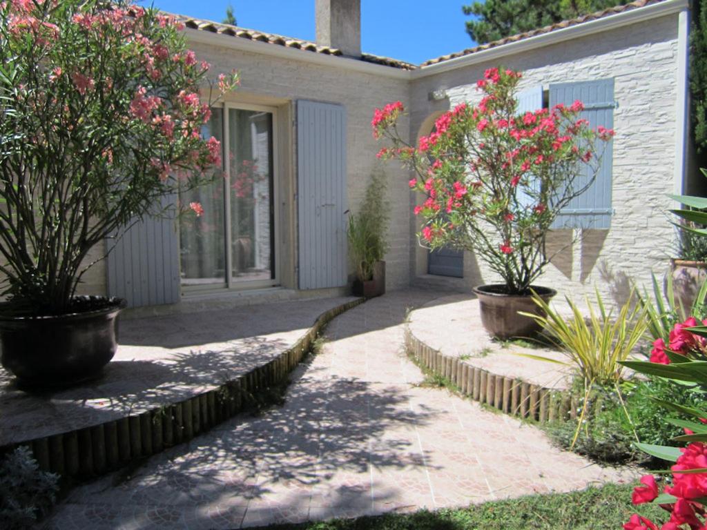 Three-Bedroom Villa photo 3