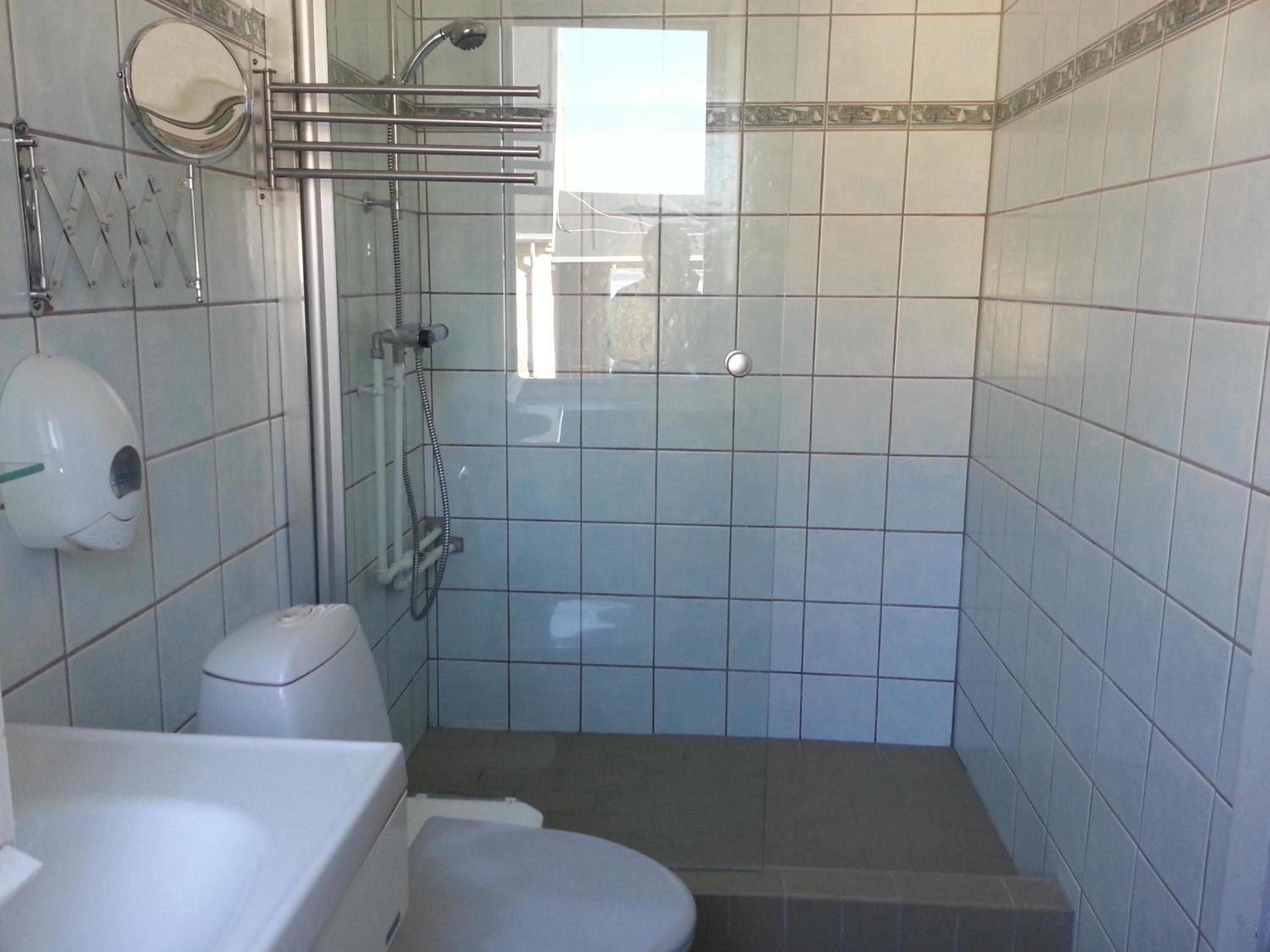 Family Room with Private Bathroom photo 3