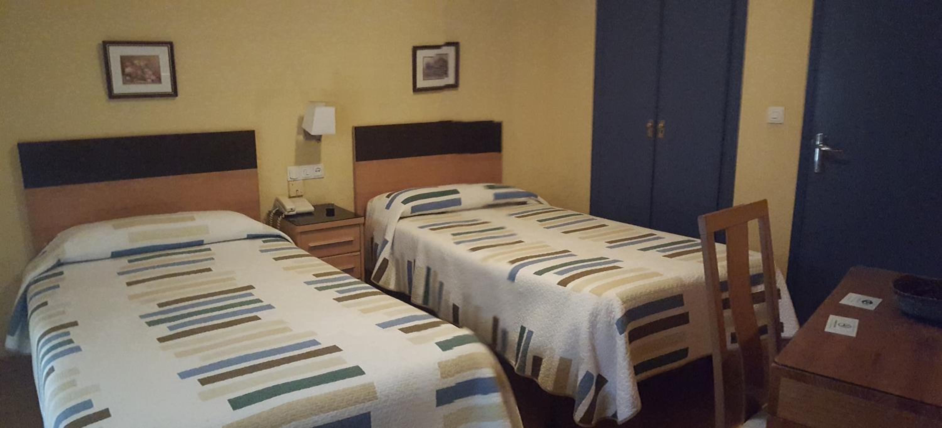 Classic Twin Room - Photo 3
