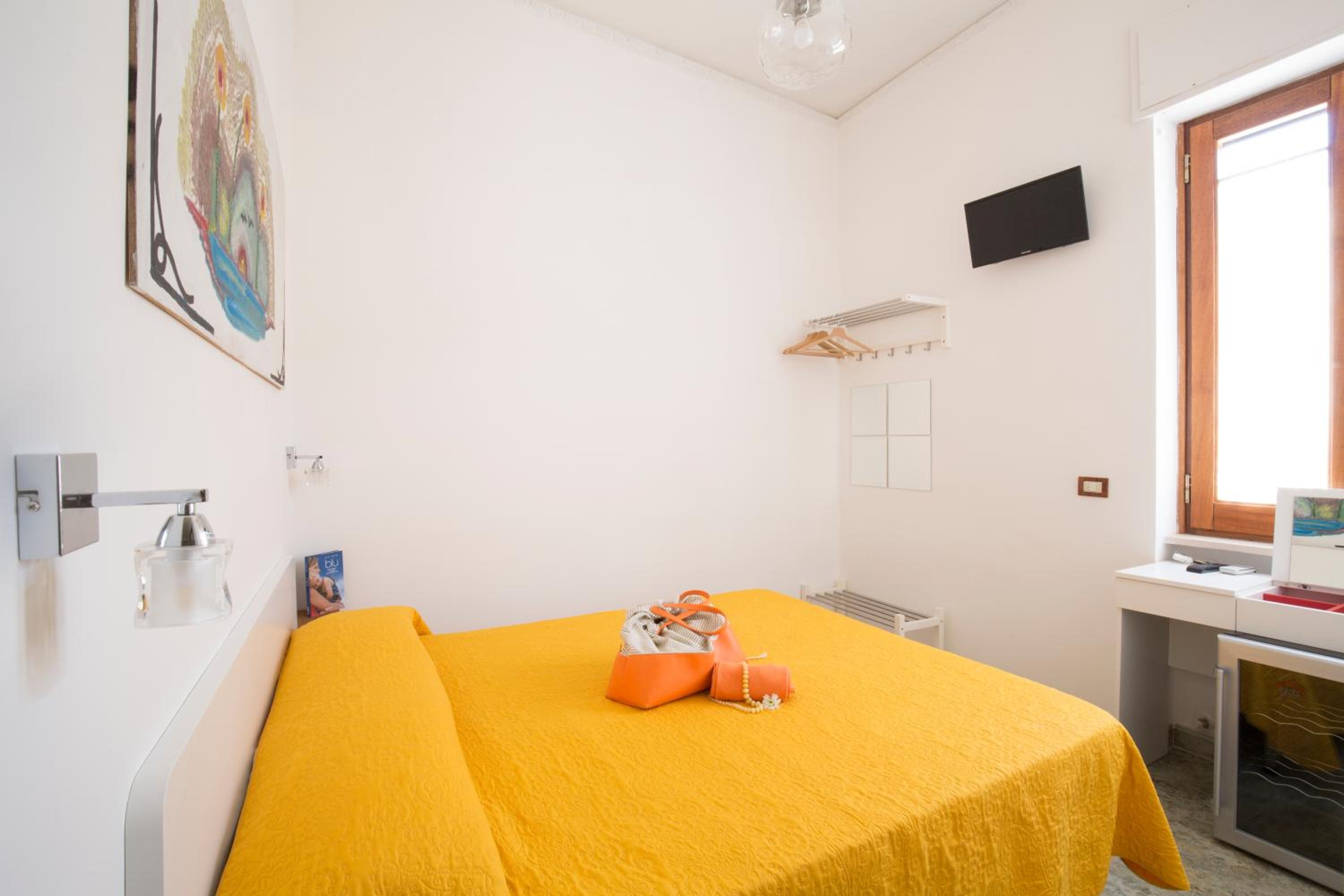 Economy Double Room photo 2