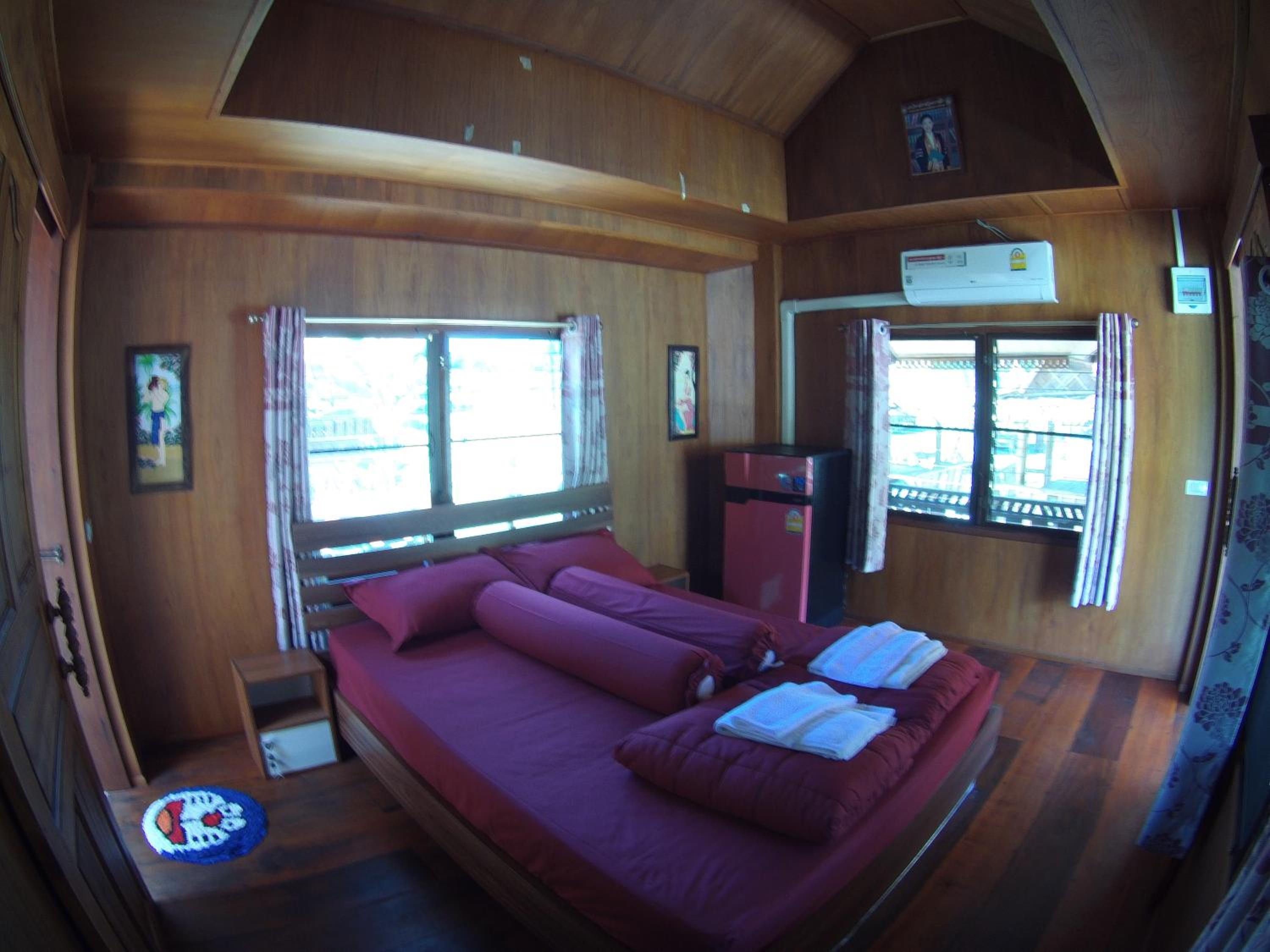 Superior Bungalow - Photo 3