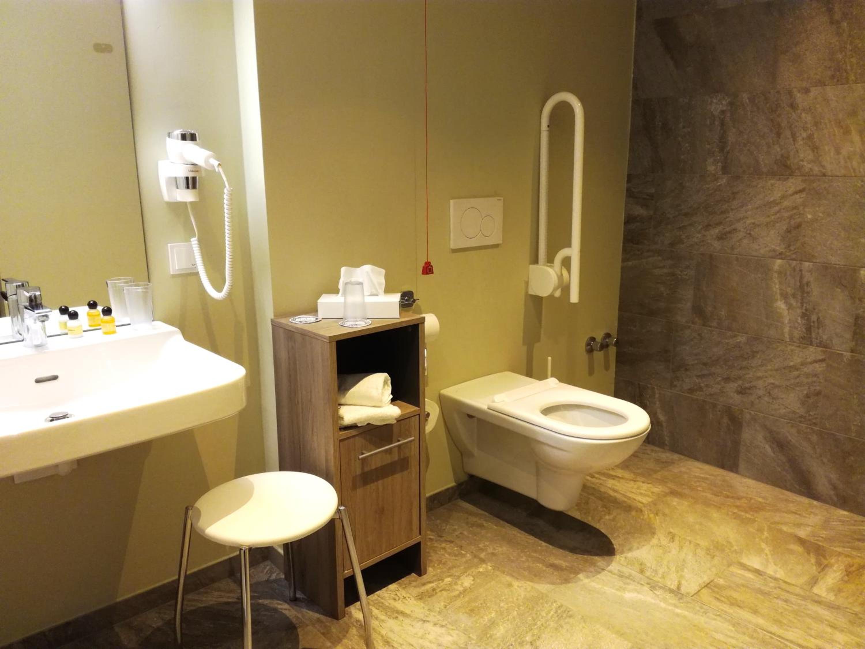 Double Room - Disability Access photo 2