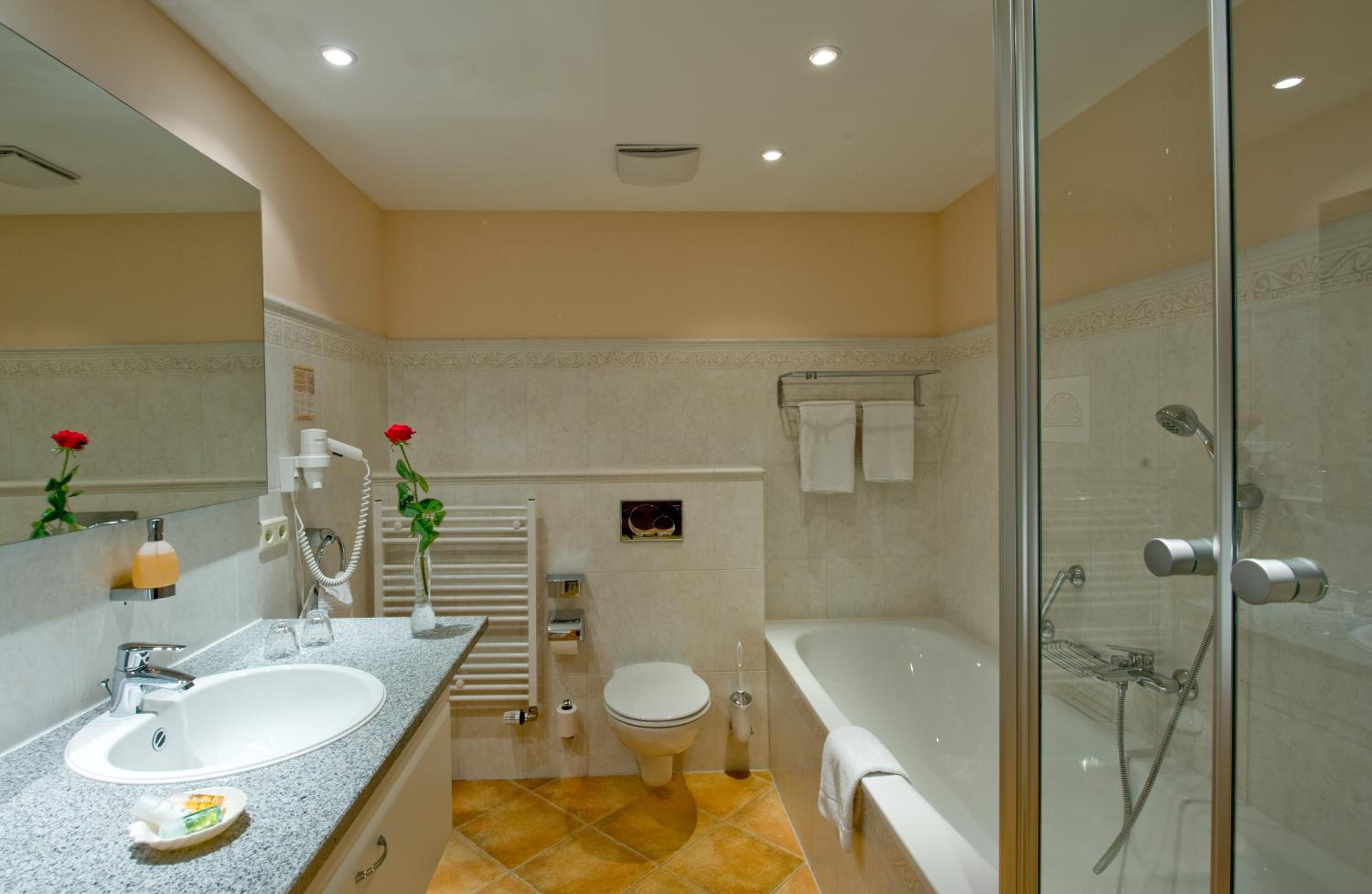 Suite - Photo 8