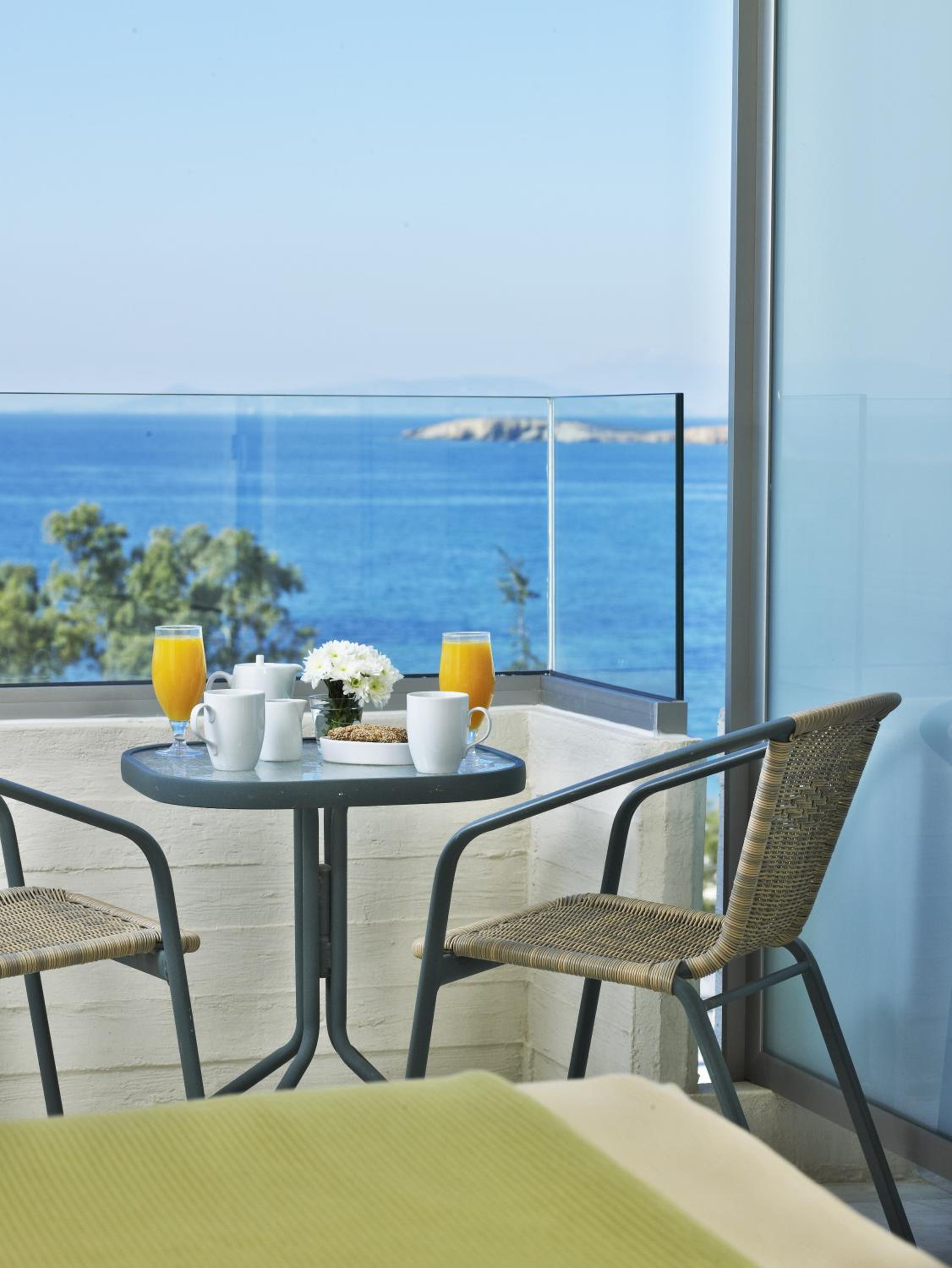 Two-Bedroom Suite Sea View photo 2