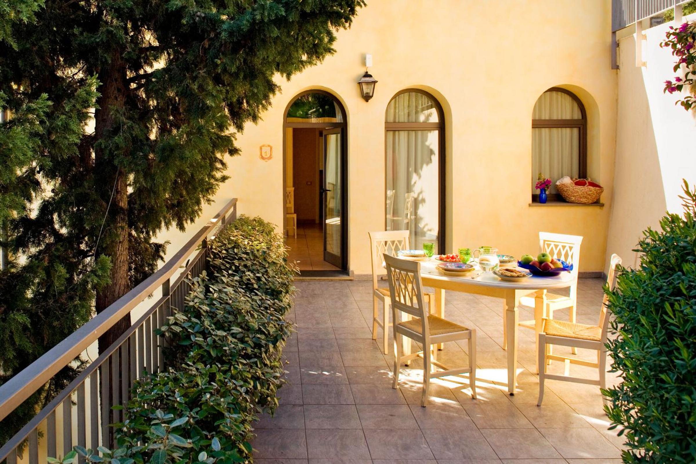 Two-Bedroom Apartment with Balcony and Terrace photo 2