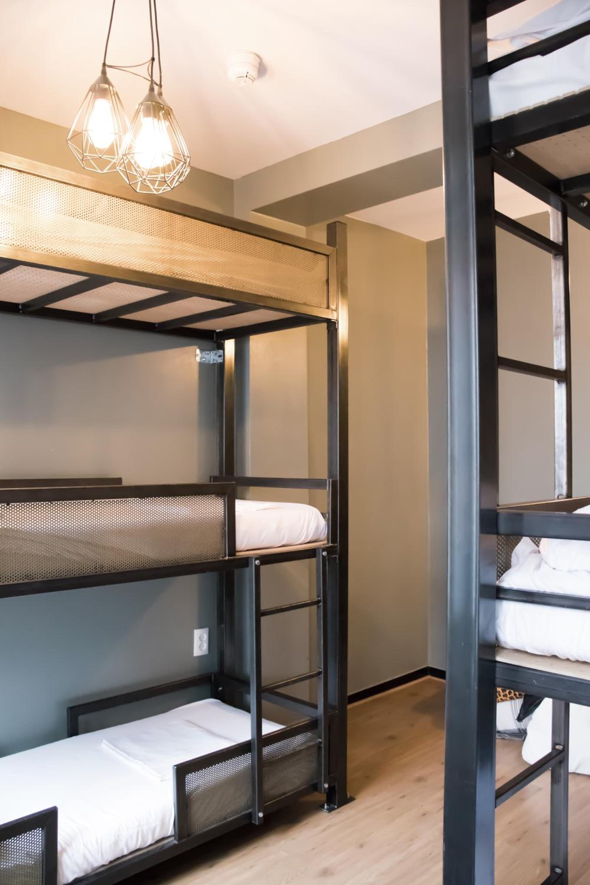 Bed in 15-Bed Mixed Dormitory Room with Bathroom photo 1