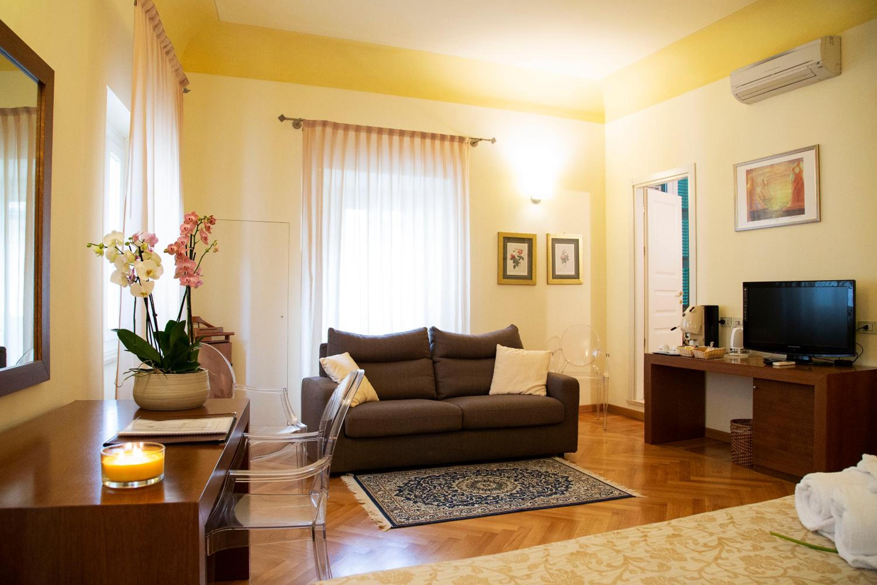 Deluxe Quadruple Room with Jacuzzi