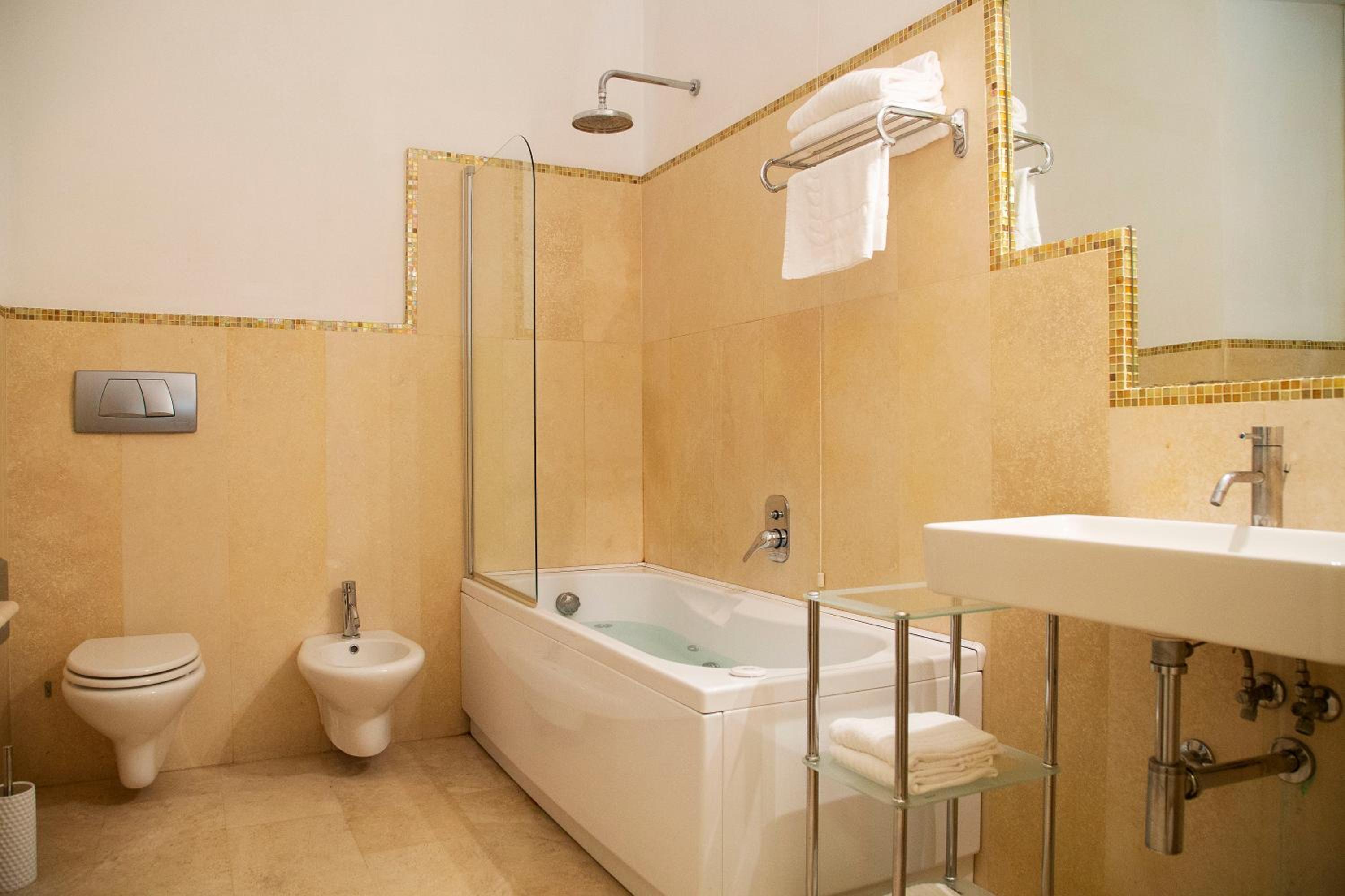 Classic Quadruple Room photo 2
