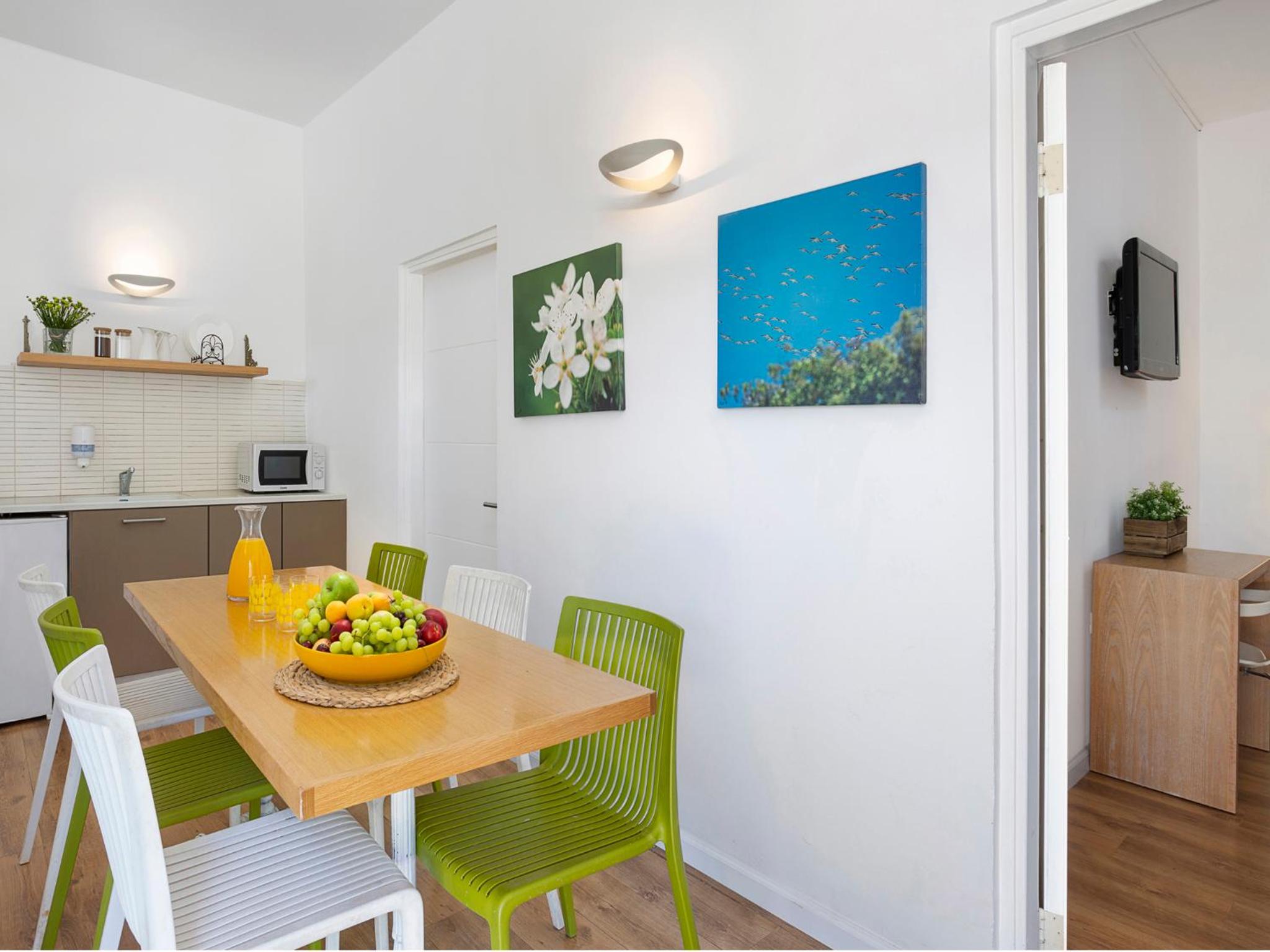 Large Family Two-Bedrooms with Garden Access - Photo 10