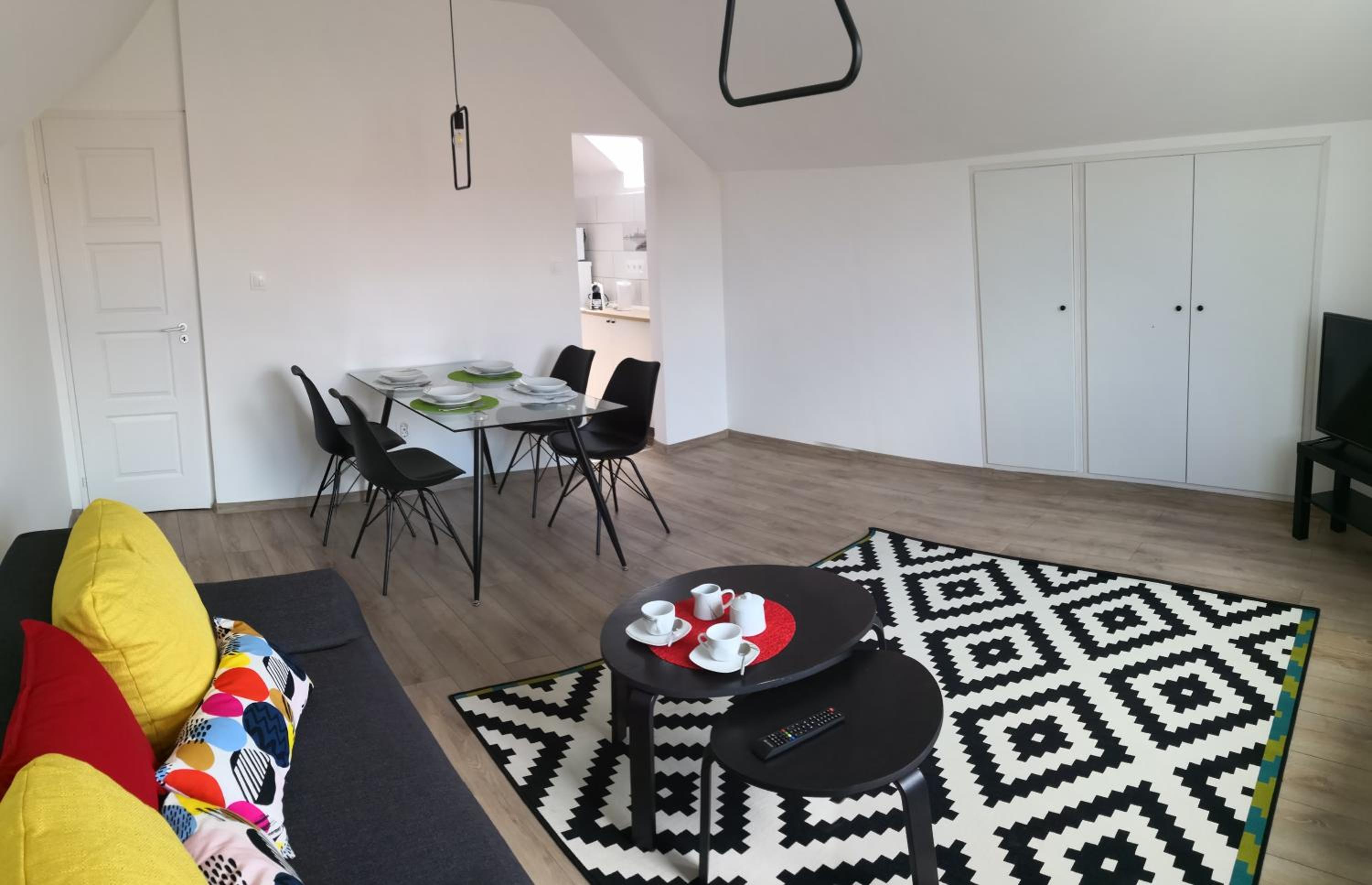One-Bedroom Apartment - Attic - Photo 3