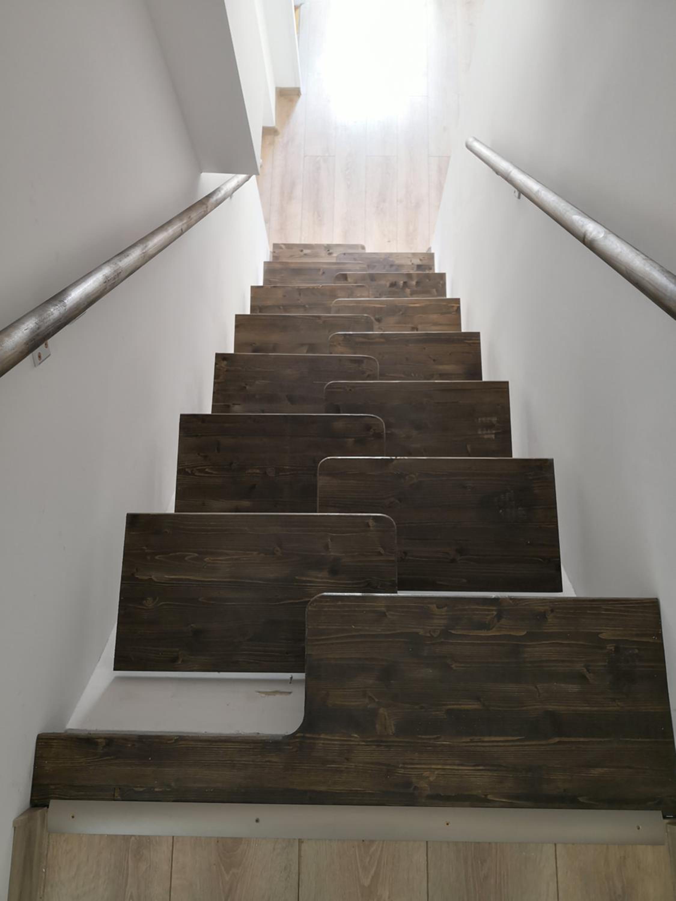 One-Bedroom Apartment - Attic - Photo 9