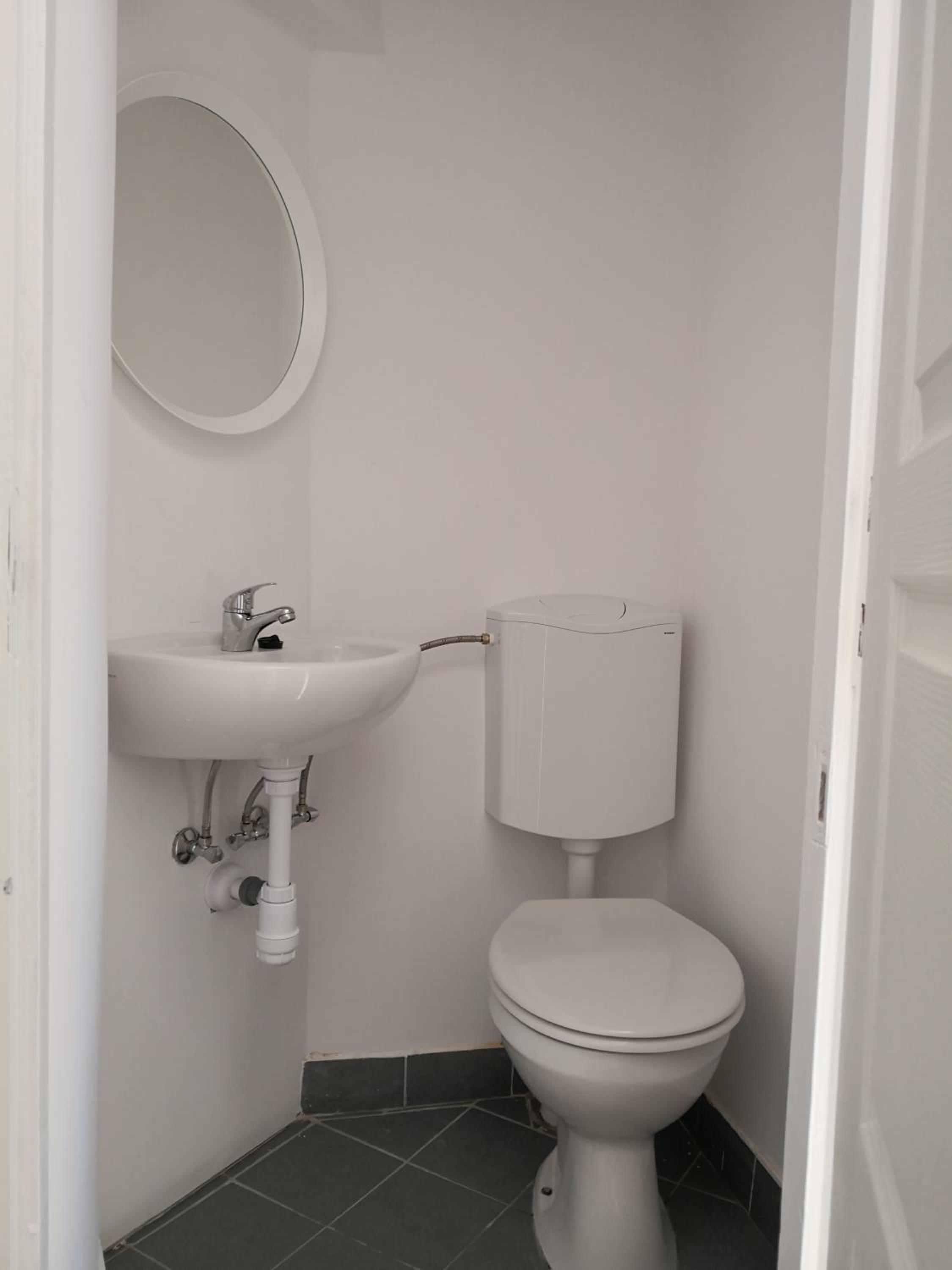 One-Bedroom Apartment - Attic - Photo 13