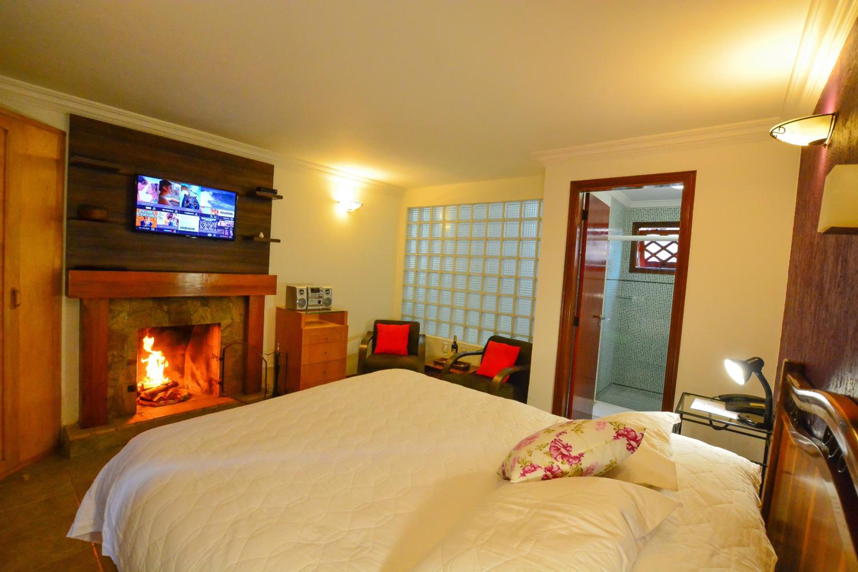 Luxury Chalet with Hot Tub photo 1