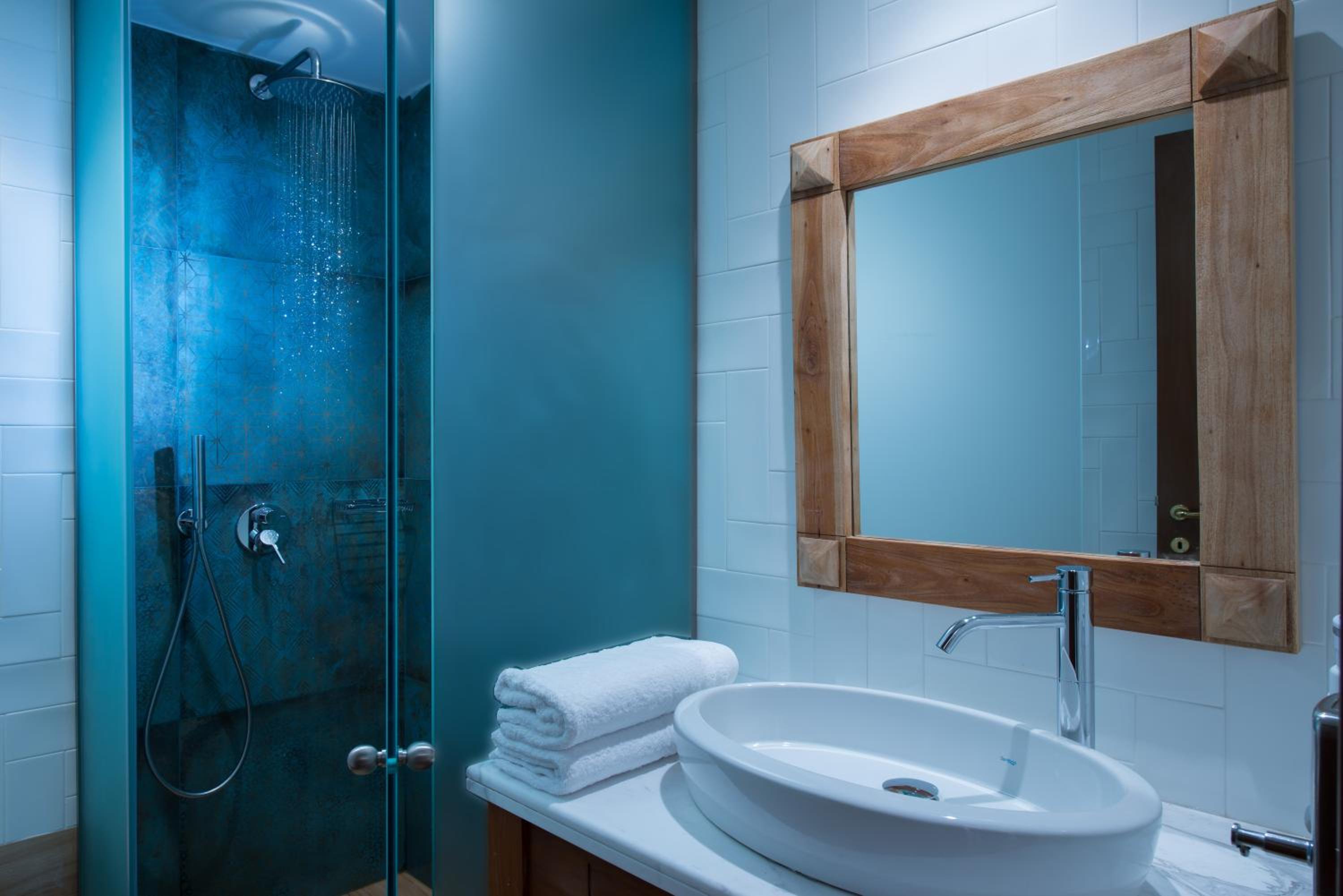 Executive Suite - Photo 2