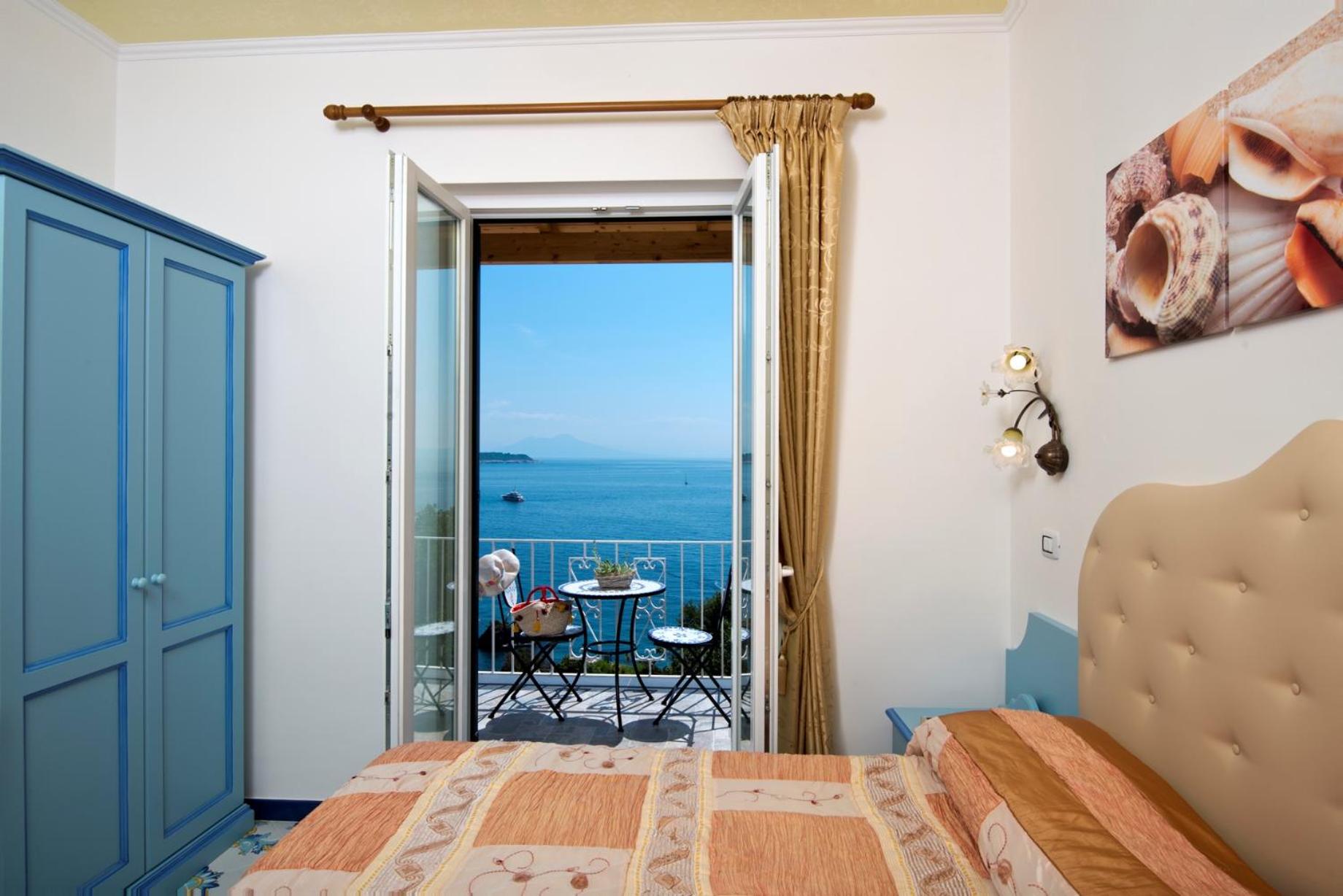 Superior Double Room with Sea View - Photo 2