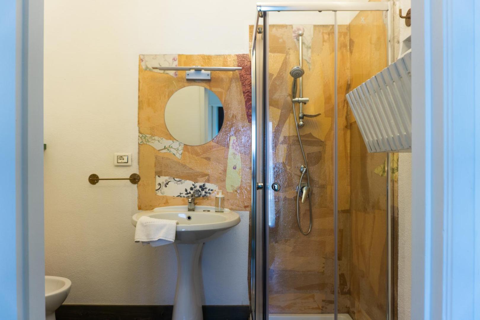 Double Room with Private Bathroom photo 2