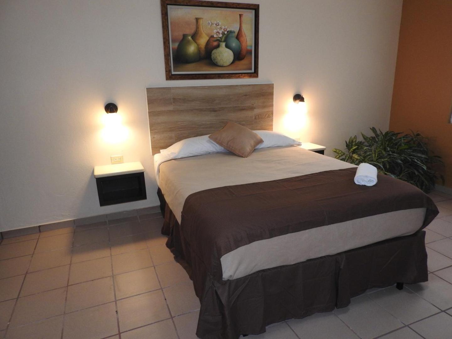 1 Queen Room photo 3