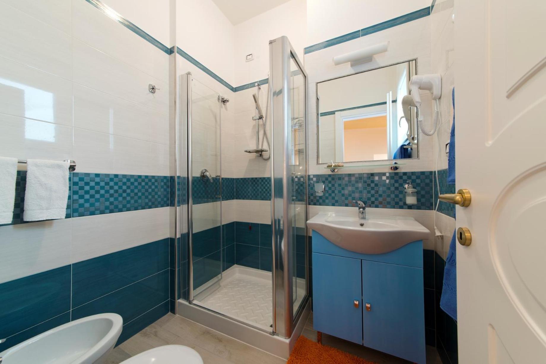Superior Double Room with Sea View - Photo 22