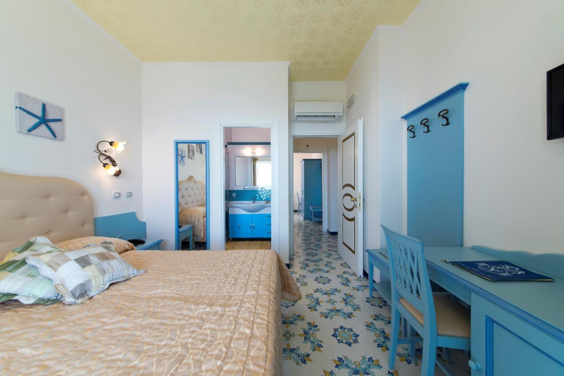 Superior Double Room with Sea View - Photo 23
