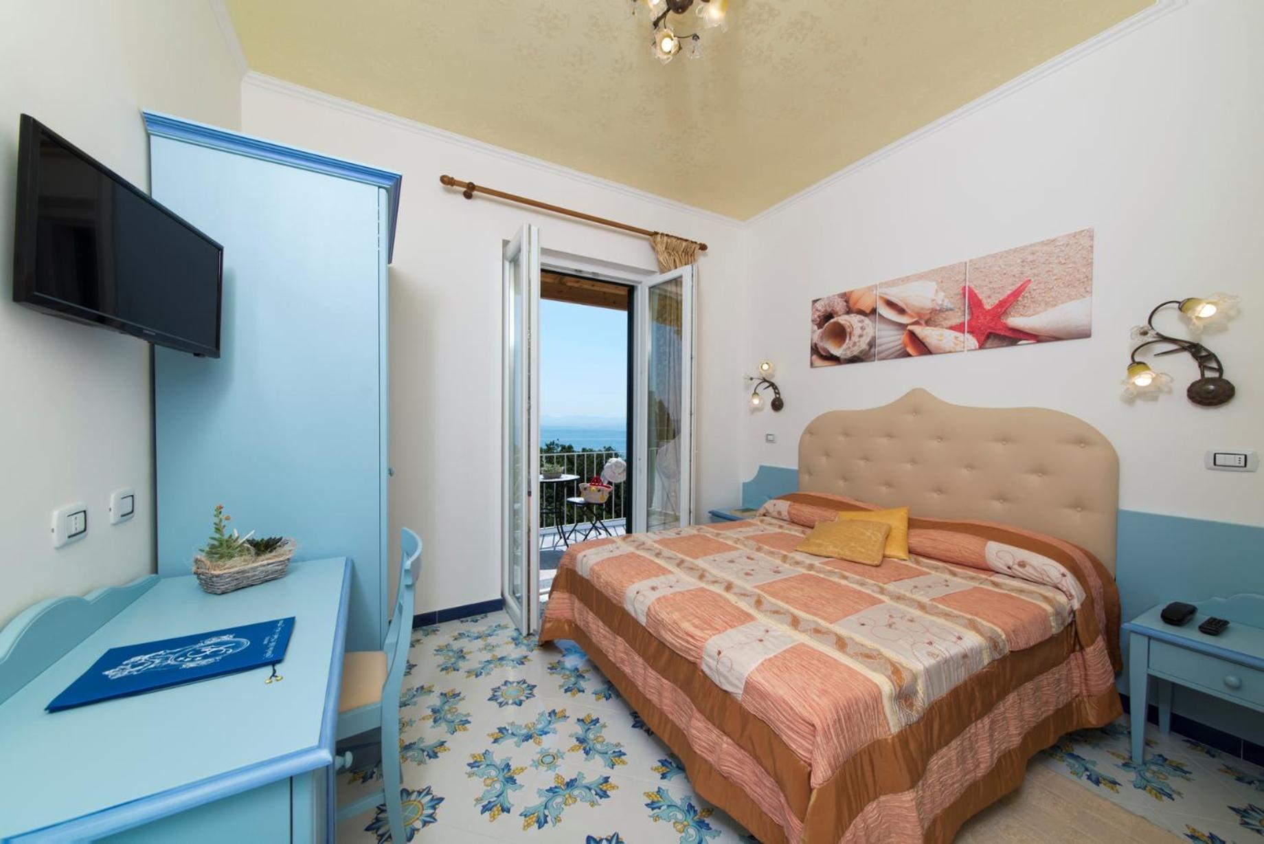 Superior Double Room with Sea View - Photo 6