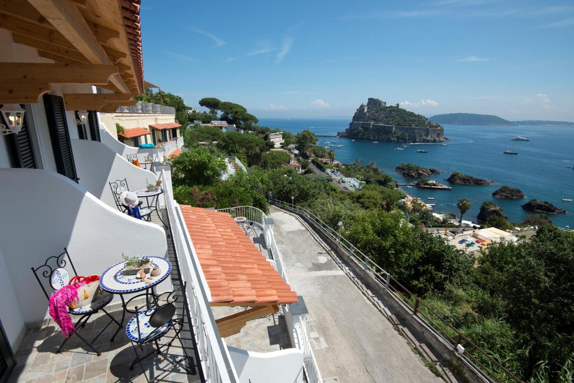 Superior Double Room with Sea View - Photo 4