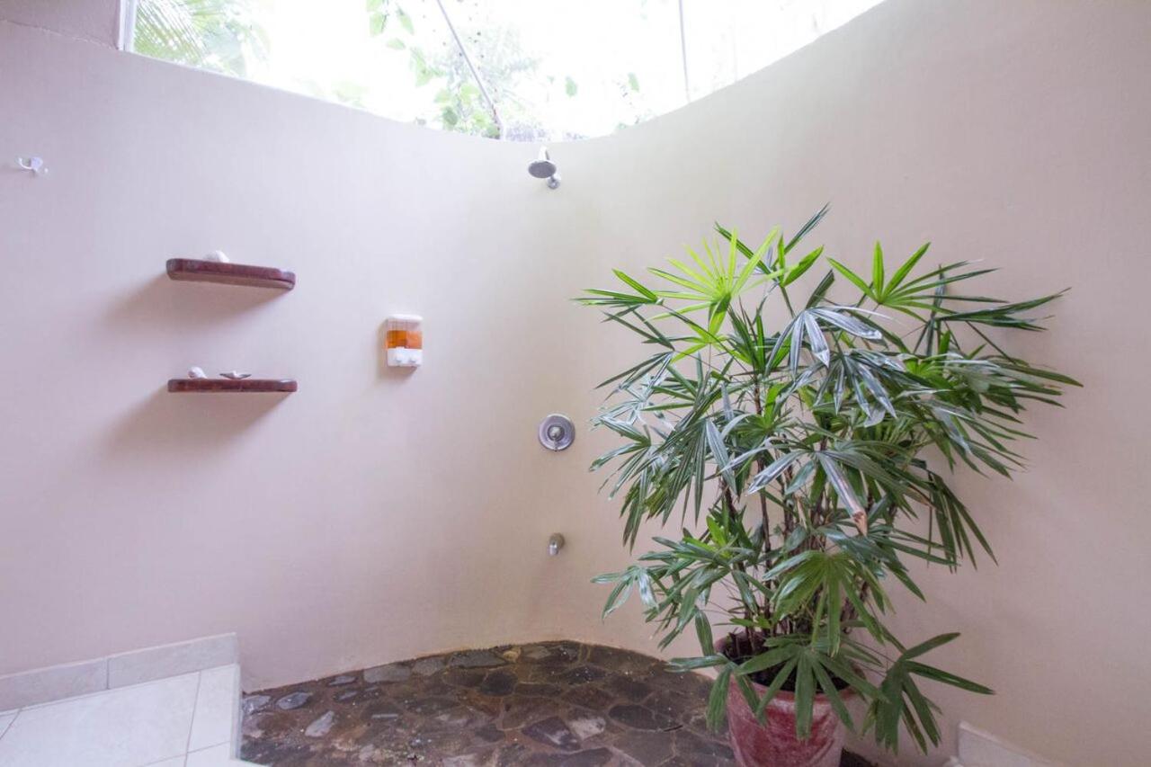 Deluxe One-Bedroom Bungalow with Jacuzzi Pool photo 2
