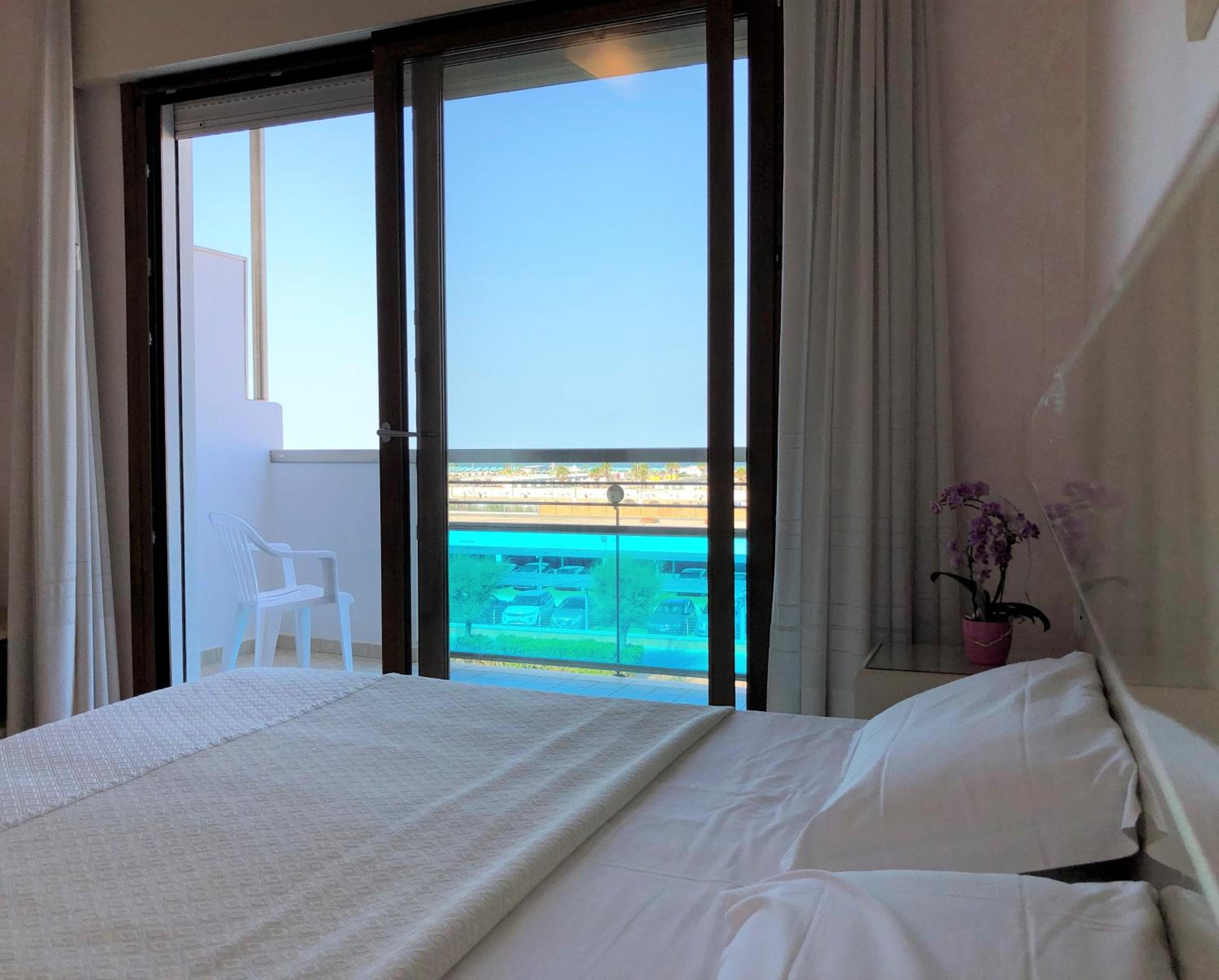 Double Room with Sea View - Photo 1