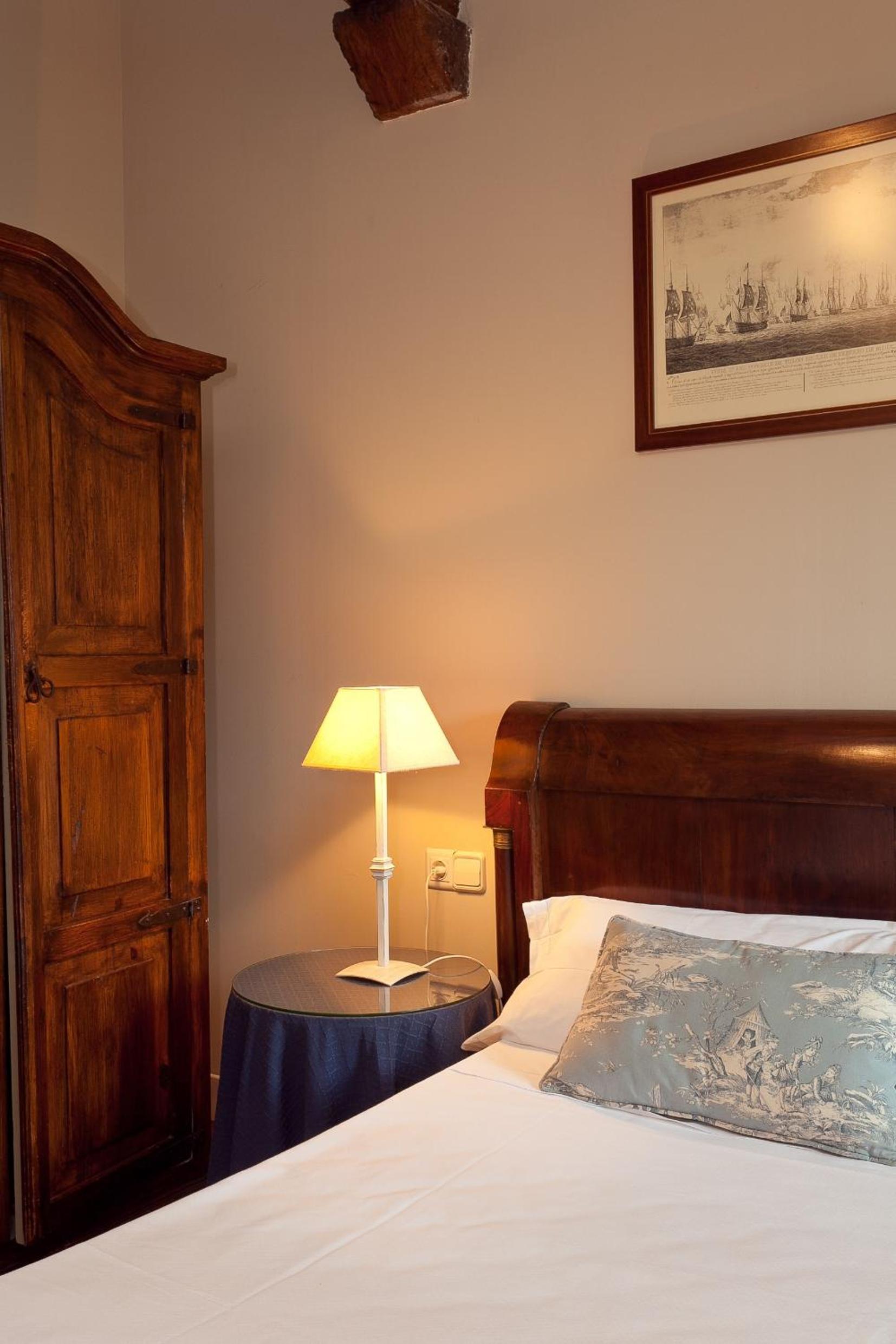 Single Room with Private Bathroom photo 2