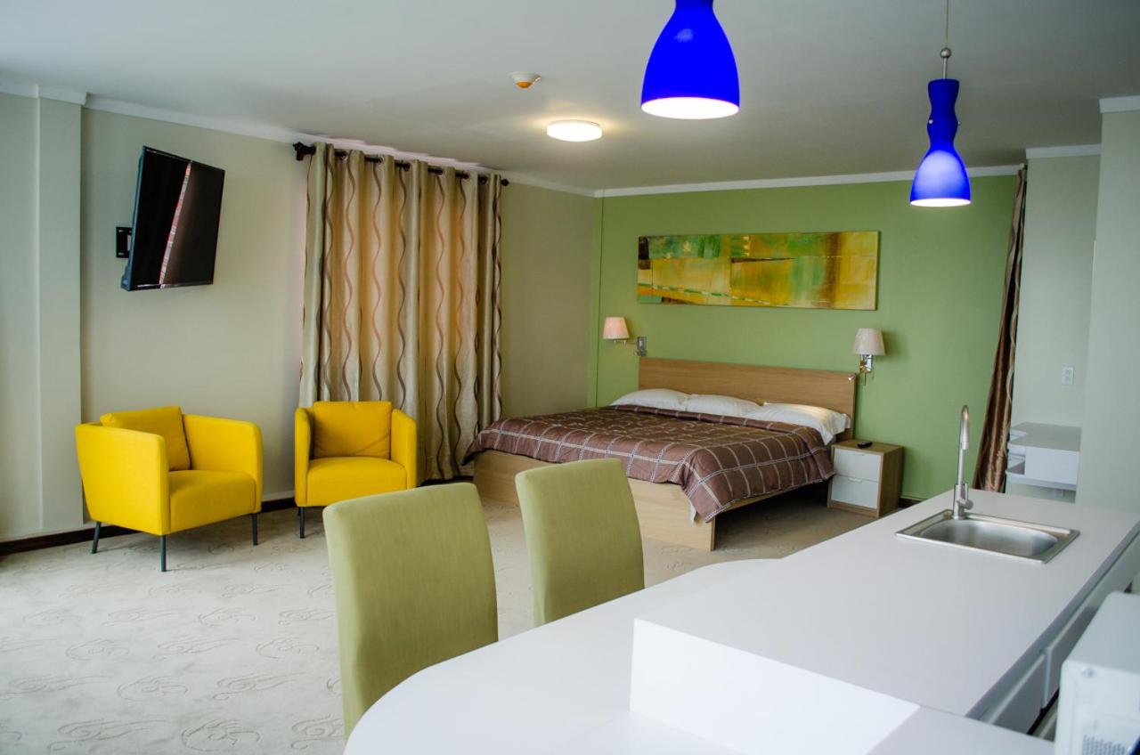 Deluxe King Suite