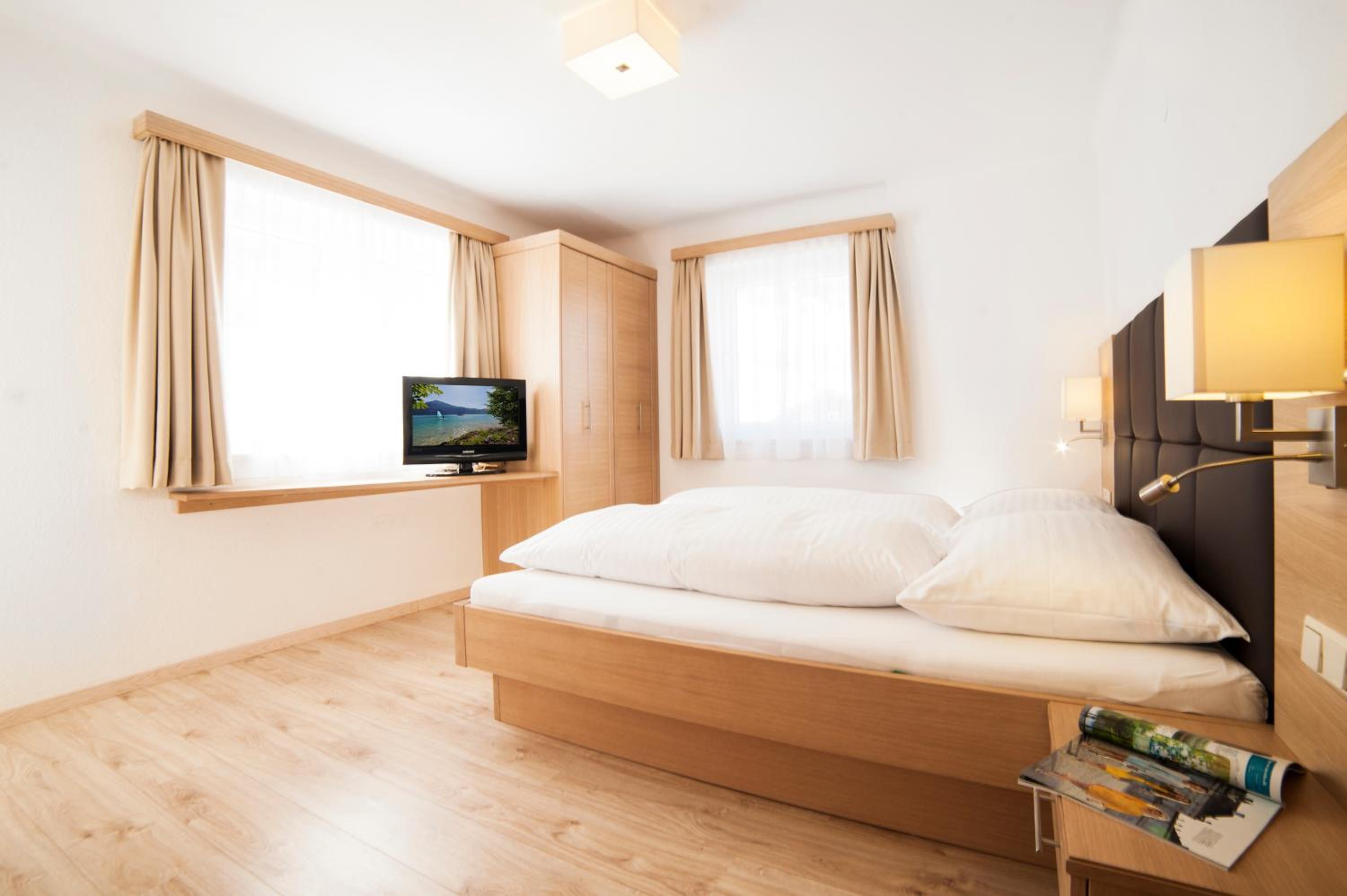 One-Bedroom Apartment with Balcony - Annex photo 1