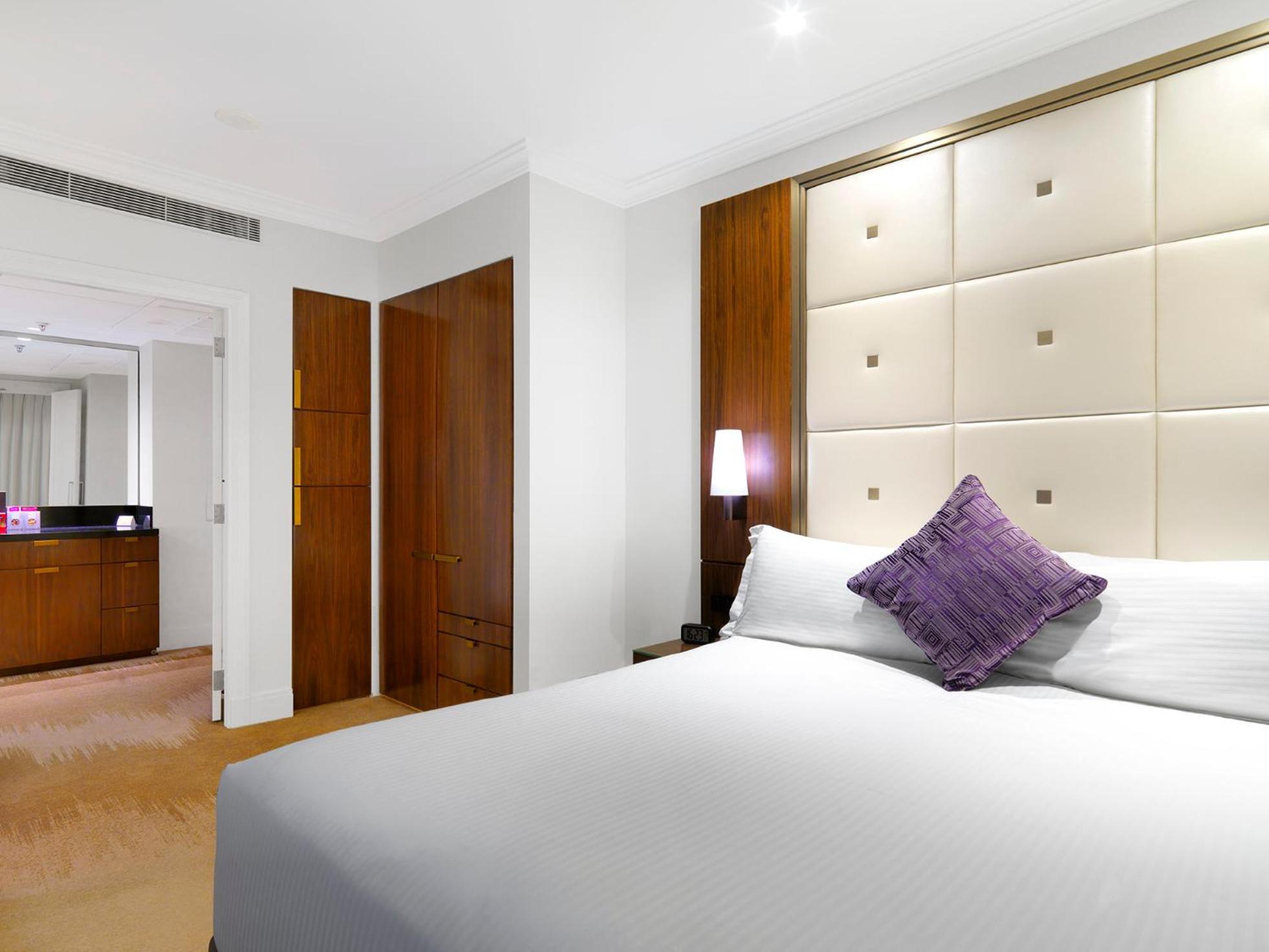 Deluxe Park Suite - Photo 6